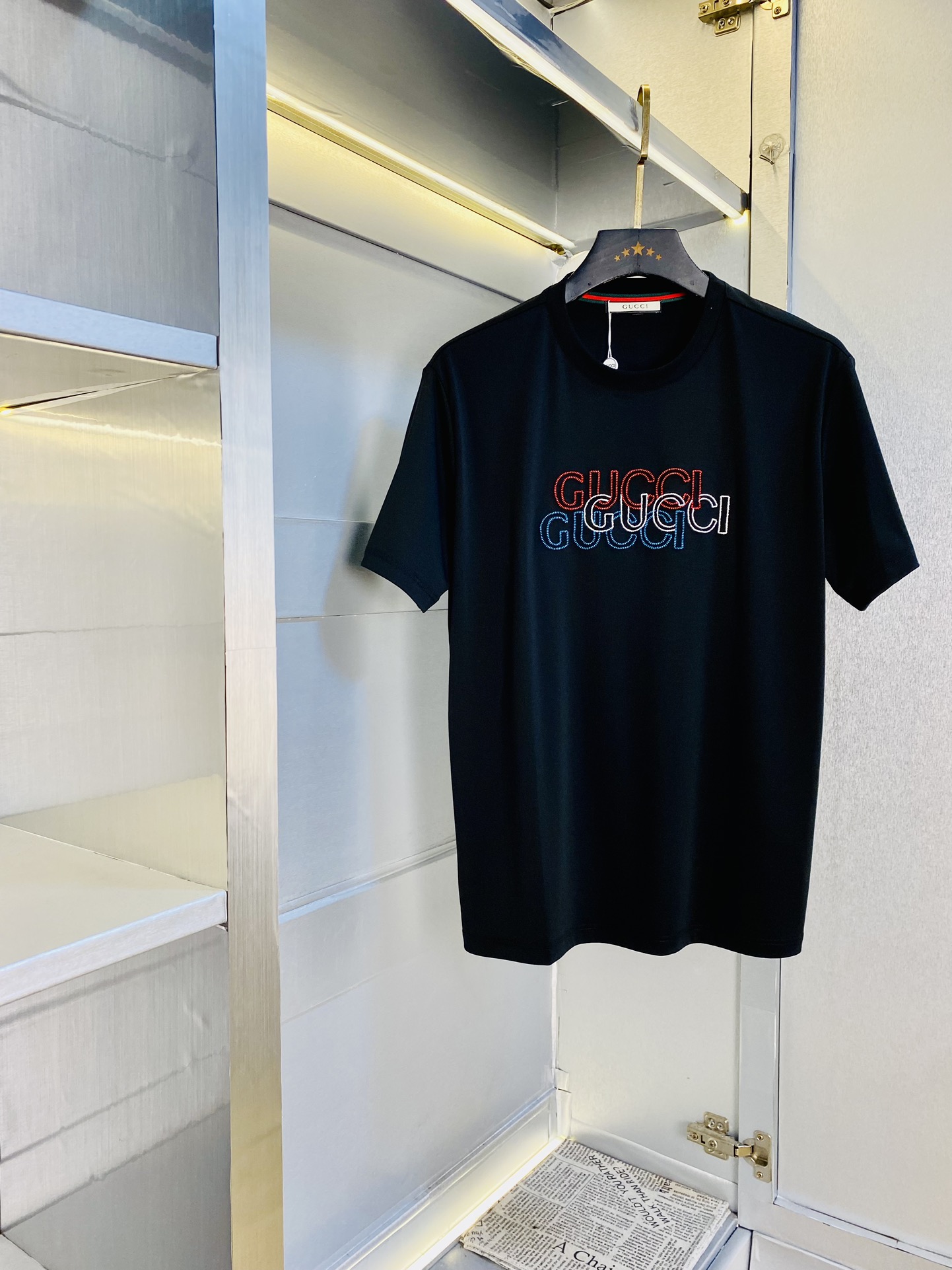 NO:462889,The same style on the official website can wear 205 kilograms Gucci Original single quality 2025 latest short-sleeved style selected counter custom-made top double mercerized cotton imported fabrics. All details are perfectly 100% replica of the original product. Original hardware, high-end customized auxiliary materials, original factory original standard, excellent upper body effect, code number M-4XL,,gucci,T-shirt,alexander wang19860909官网同款可穿205斤 古奇Gucci 原单品质 2025最新款短袖 精选专柜订制顶级双丝光棉进口面料 所有细节做工完美1比1复刻 还原正品百分百 原版五金 高端订制辅料 原厂原标 上身效果超赞 码数 M-4XL,,gucci,T-shirt,alexander wang,Men's clothing