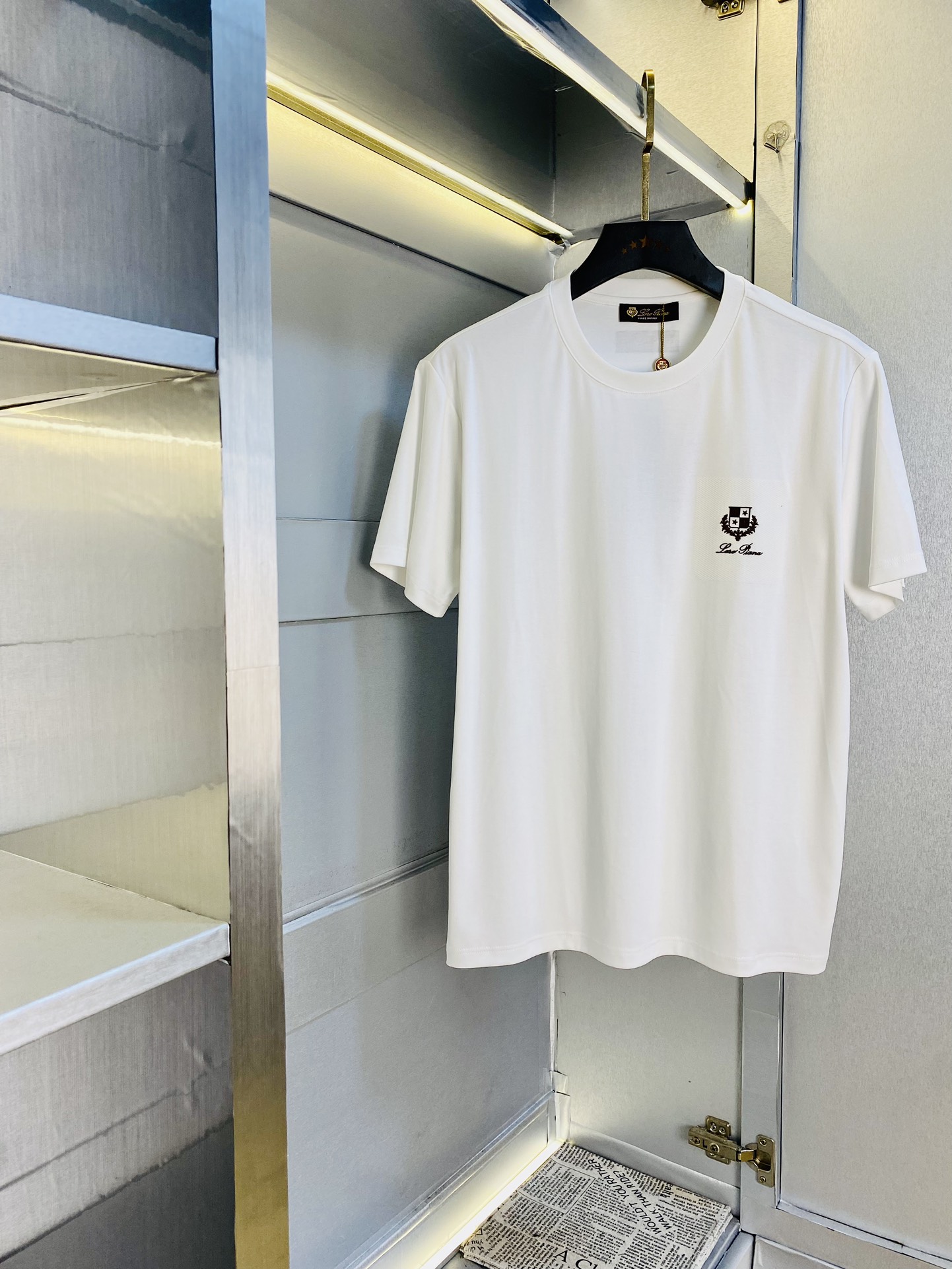 NO:147010,The same style on the official website can wear 205 catties. Nuoyoupianya Lp. Original single quality. Latest short-sleeved style. Selected counter customized top-grade double mercerized cotton imported fabric. All details are perfectly 100% replicated. Original hardware. High-end customized auxiliary materials. Original original mark. Excellent upper body effect. Number of codes. M-4XL,,loro piano,T-shirt,alexander wang.19860909官网同款可穿205斤 诺悠翩雅Lp 原单品质 最新款短袖 精选专柜订制顶级双丝光棉进口面料 所有细节做工完美1比1复刻 还原正品百分百 原版五金 高端订制辅料 原厂原标 上身效果超赞 码数 M-4XL,,loro piana,T-shirt,alexander wang,Men's clothing