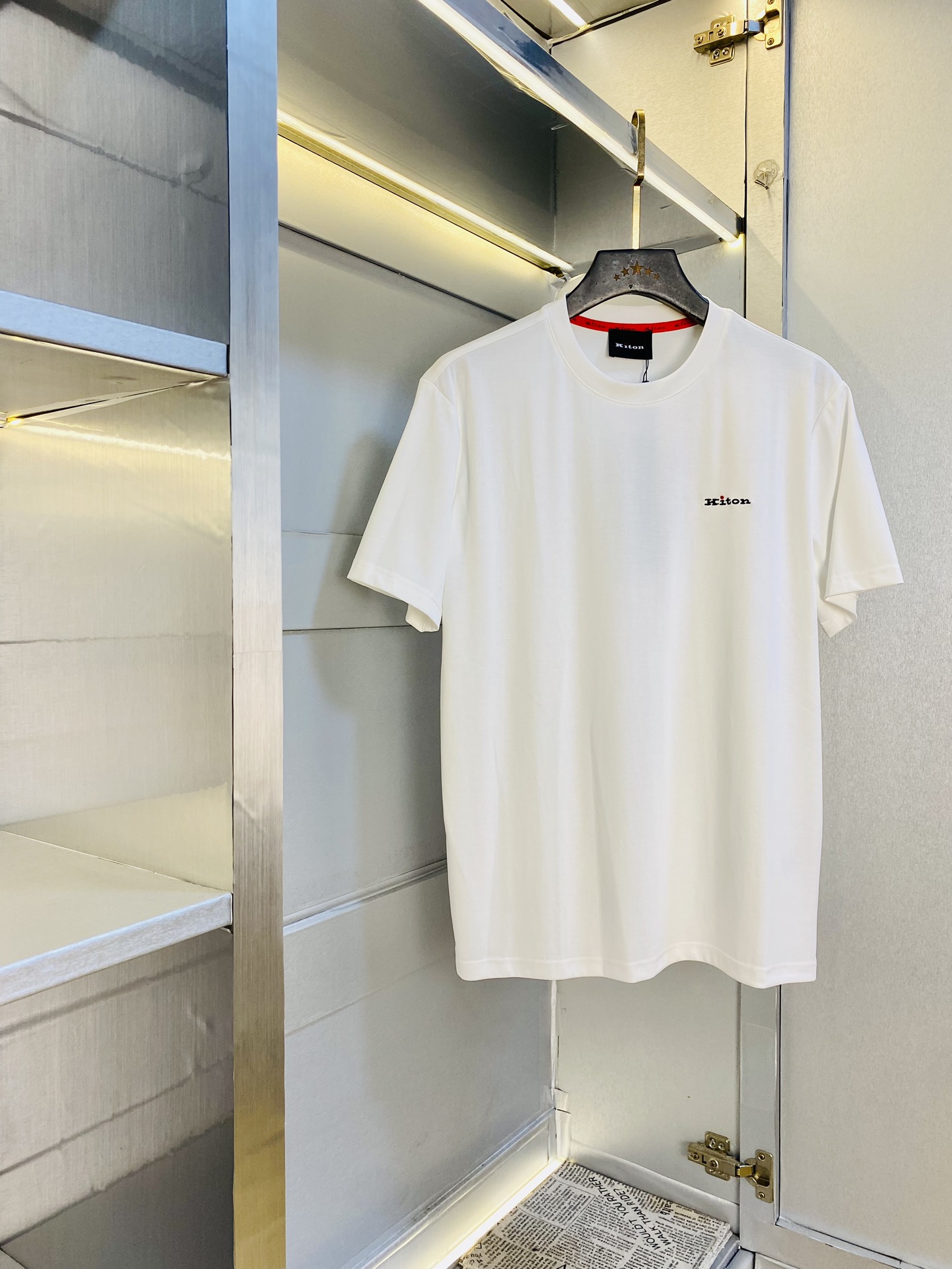 NO:462910,The same style on the official website can wear 205 kilograms Kiton Original single quality 2025 latest short-sleeved style selected counter custom-made top-grade double mercerized cotton imported fabrics. All details are perfectly 100% replica of the original product. Original hardware, high-end customized auxiliary materials, original factory original standard, excellent upper body effect, M-4XL, T-shirt, alexander wang19860909官网同款可穿205斤 Kiton 原单品质 2025最新款短袖 精选专柜订制顶级双丝光棉进口面料 所有细节做工完美1比1复刻 还原正品百分百 原版五金 高端订制辅料 原厂原标 上身效果超赞 码数 M-4XL,,T-shirt,alexander wang,Men's clothing