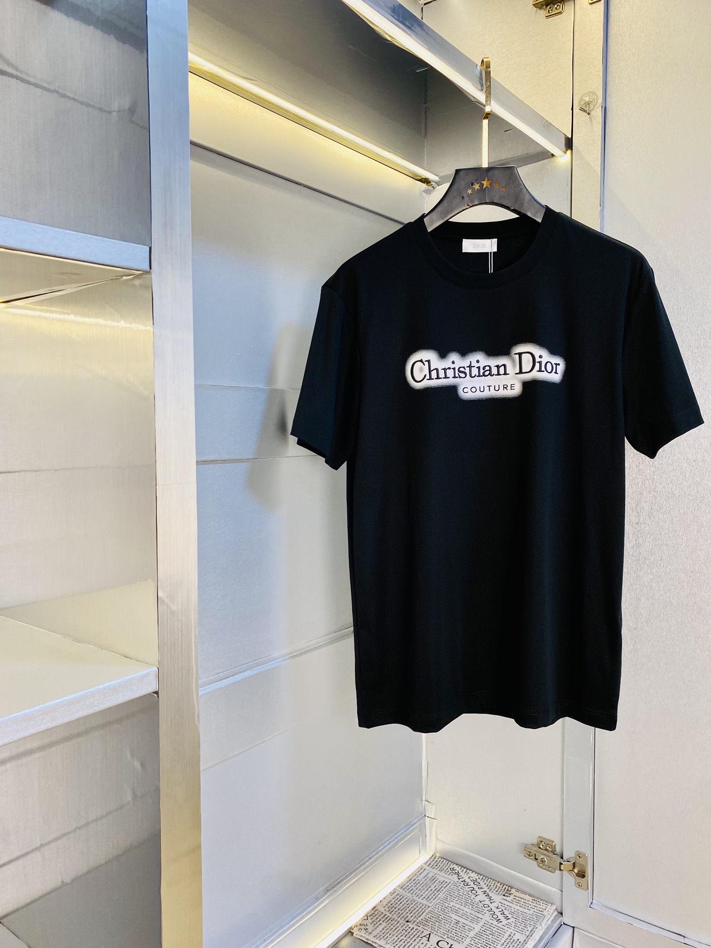 NO:142677,The same style on the official website can wear 205 catties Dior original single quality 2025 latest short-sleeved style selected counter custom-made top double mercerized cotton imported fabrics. All details are perfectly 100% replica of the original product. Original hardware. High-end customized auxiliary materials. Original original mark. Excellent upper body effect. Number of codes M-4XL,,dior,dior,T-shirt,alexander wang19860909官网同款可穿205斤 迪奥Dior 原单品质 2025最新款短袖 精选专柜订制顶级双丝光棉进口面料 所有细节做工完美1比1复刻 还原正品百分百 原版五金 高端订制辅料 原厂原标 上身效果超赞 码数 M-4XL,,dior,dior,T-shirt,alexander wang,Men's clothing