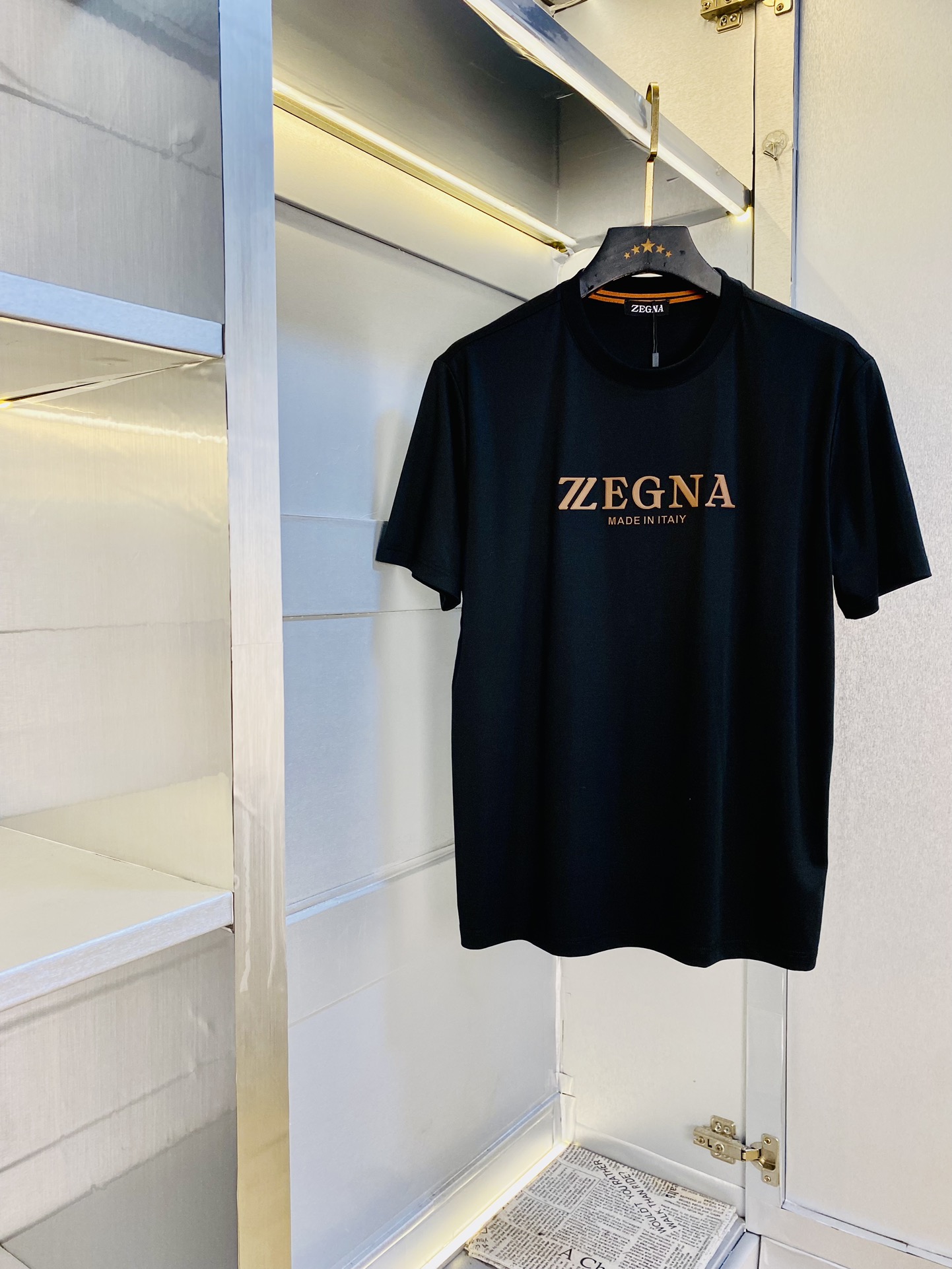 NO:147027,The same style on the official website can wear 205 catties. Zegna original single quality. The latest short-sleeved style. Selected counter customized top-grade double mercerized cotton imported fabric. All details are perfectly 100% replicated. Original hardware. High-end customized auxiliary materials. Original original mark. Excellent upper body effect. Number of codes. M-4XL,,zegna,T-shirt,alexander wang.19860909官网同款可穿205斤 杰尼亚Zegna 原单品质 最新款短袖 精选专柜订制顶级双丝光棉进口面料 所有细节做工完美1比1复刻 还原正品百分百 原版五金 高端订制辅料 原厂原标 上身效果超赞 码数 M-4XL,,zegna,T-shirt,alexander wang,Men's clothing