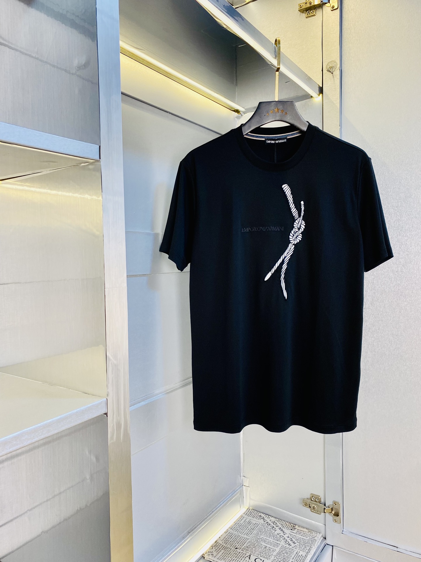 NO:450536,The same style on the official website can wear 205 catties Armani Armani Original single quality 2025 latest short-sleeved style selected counter custom-made top double mercerized cotton imported fabrics. All details are perfectly 100% replica of the original product. Original hardware, high-end customized auxiliary materials, original factory original standard, excellent upper body effect, M-4XL,,armani,armani,T-shirt,alexander wang19860909官网同款可穿205斤 阿玛尼Armani 原单品质 2025最新款短袖 精选专柜订制顶级双丝光棉进口面料 所有细节做工完美1比1复刻 还原正品百分百 原版五金 高端订制辅料 原厂原标 上身效果超赞 码数 M-4XL,,armani,armani,T-shirt,alexander wang,Men's clothing