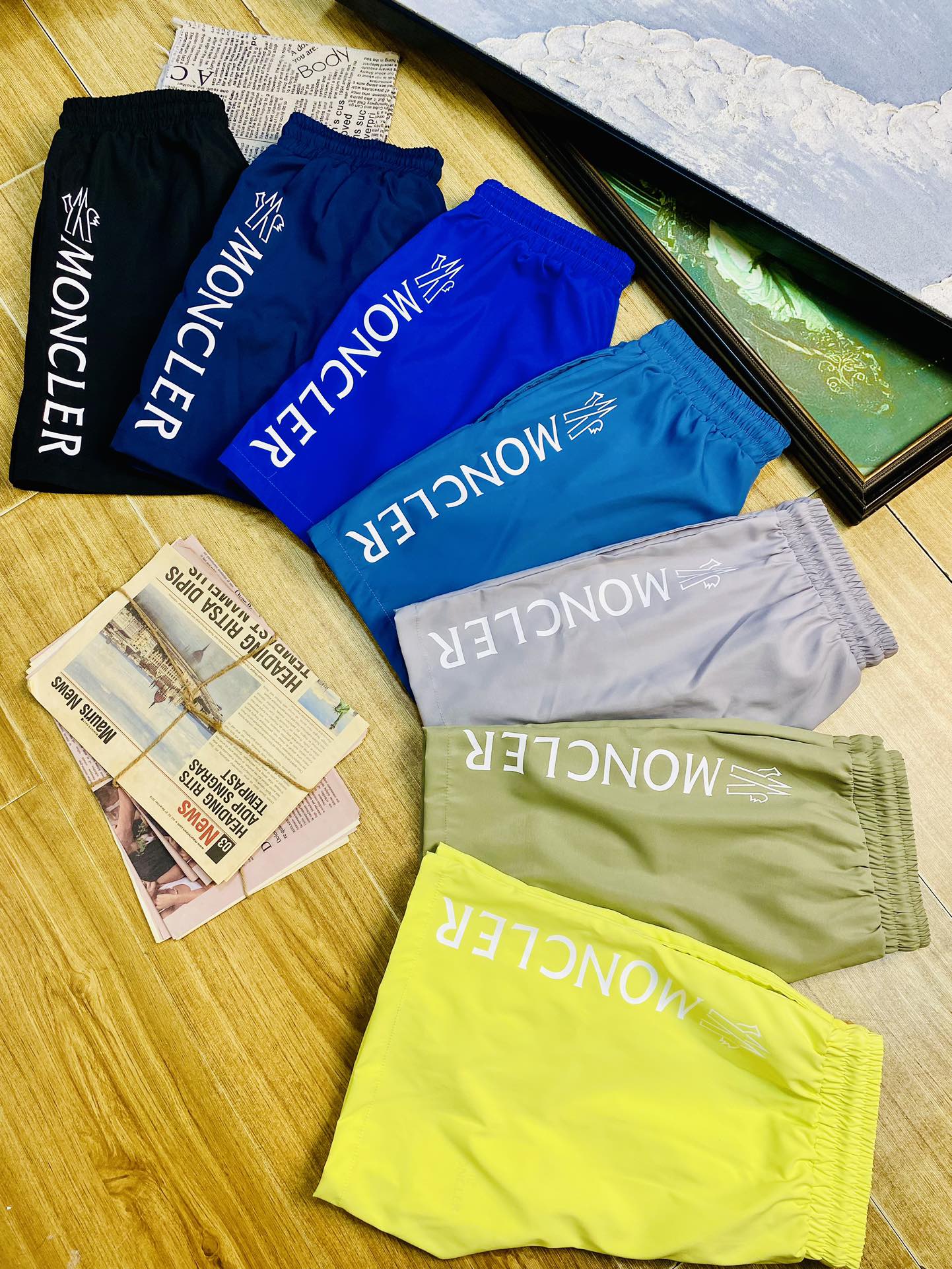 NO:161661,Original single product couple's cover-mouthed Moncler 2025 summer new shorts available at the counter, complete three standards, with washing water mark, hardware with logo, fashionable casual pants, quick-drying pants, quick-drying shorts, beach pants, imported original fabric, comfortable and breathable upper body, top craft pattern, waist craft thread surround, extremely high grade, super positive style, fashionable and stylish upper body!  A must-have item for spring and summer wardrobe!  Size M-3XL, christian louboutin, Moncler, shorts, alexander wang19860909原单货 情侣款蒙口Moncler 2025夏季新品短裤 专柜同步有售,三标齐全 带洗水唛 五金带Logo,时尚休闲裤 速干裤 速干短裤 沙滩裤,进口原版面料,上身舒适透气,顶级工艺图案,腰围工艺螺纹围接,档次极高,版型超正,上身时尚有型！春夏衣橱必备单品！尺码M-3XL,,christian louboutin,Moncler,shorts,alexander wang,Men's clothing