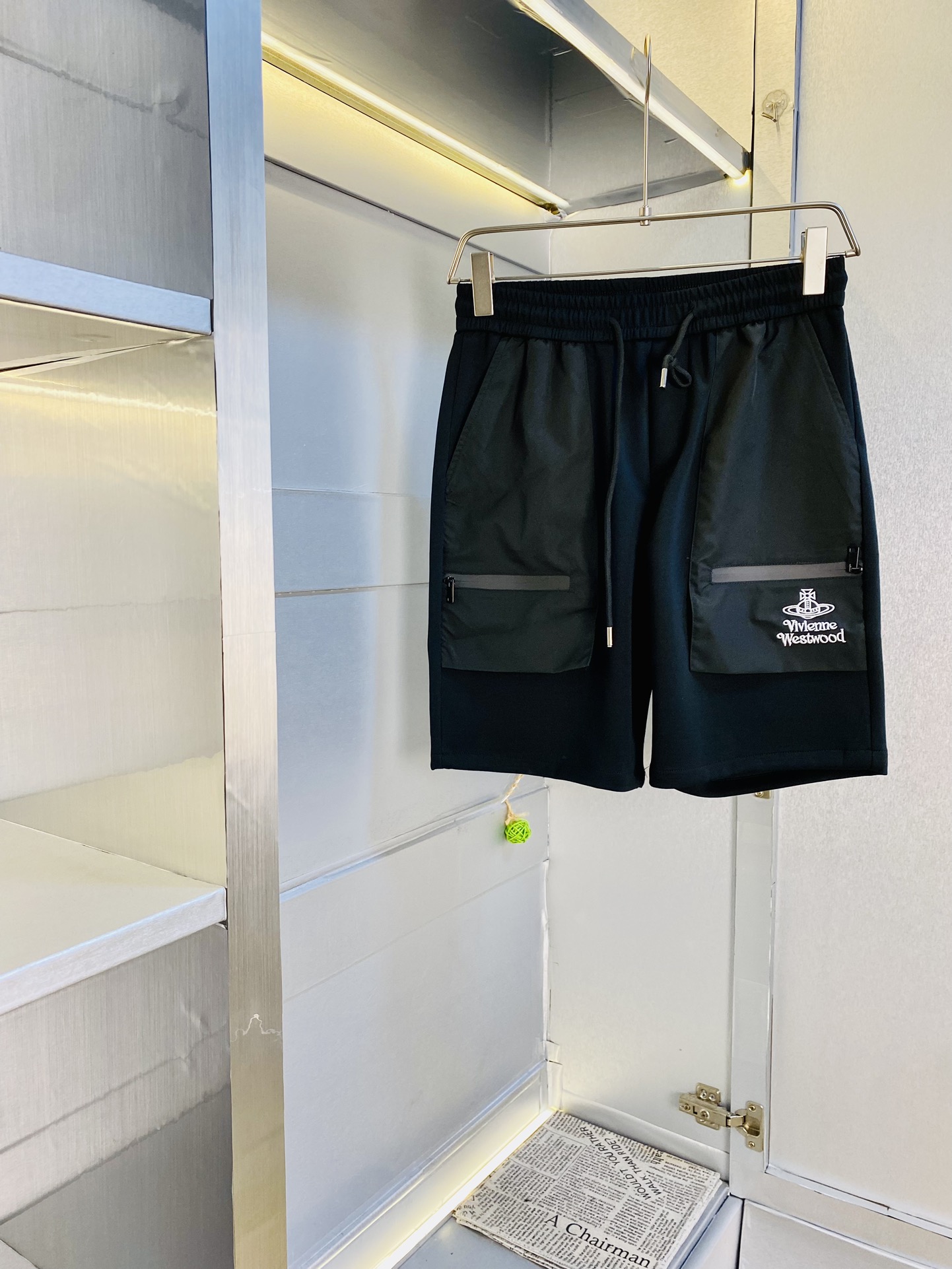 NO:462919,Gospel of Fatty Couple Style, 210 pounds to wear, Queen Mother Citizen Vivienne, a big recommendation!  The latest version of the 2025 Spring and Summer Essential Counter Series, shorts, beach pants, five-quarter pants, casual pants, high-end customized original hardware, the upper body effect is super positive, the leg lines are fully demonstrated, and the imported quick-drying fabric is provided by all customers. The texture is tight and delicate, the upper body is very comfortable and stylish, and it is extremely practical and versatile, which is very worth buying!  Requested recommendations from old customers!  Number of codes: M-3XL, shorts, alexander wang19860909情侣款胖子福音 210斤可穿 西太后Vivienne维维安 重磅推荐！2025春夏必备专柜系列最新款短裤沙滩裤五分裤休闲裤高端订制原版五金 上身效果超正,腿部线条完全得到彰显,全客供进口速干面料 纹理 紧致细腻,上身非常舒适有型,而且极为实穿百搭,非常值得入手！老客户必收推荐！ 码数:M-3XL,,shorts,alexander wang,Men's clothing