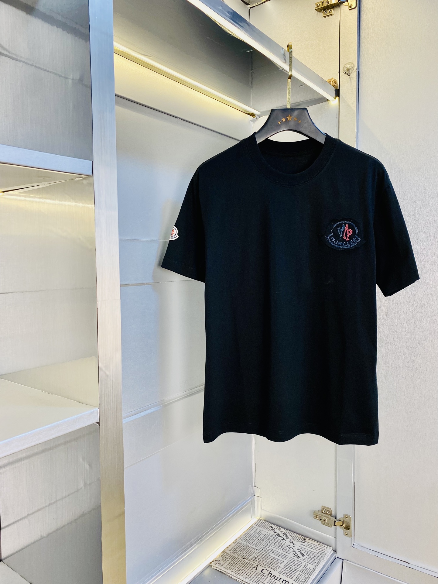 NO:154208,Wearing 210 pounds, Fatty Gospel, couple outfit, Moncler, original quality, 2025 latest style, men's short-sleeved T-shirt, selected counter customized top-grade cotton imported fabric, all details are perfectly 1 to 1 replica, restore the authenticity 100% original hardware, high-end customized auxiliary materials, original factory original standard, excellent upper body effect!  M-3XL (175/130 catties M), christian louboutin, Moncler, T-shirt, tees, t-shirt, alexander wang19860909穿210斤 胖子福音 情侣装蒙口Moncler 原单品质 2025最新款 男装短袖T恤 精选专柜订制顶级纯棉进口面料 所有细节做工完美1比1复刻 还原正品百分百 原版五金 高端订制辅料 原厂原标 上身效果超赞！码数偏大M-3XL(175/130斤穿M),,christian louboutin,Moncler,T-shirt,tees，t-shirt,alexander wang,Men's clothing