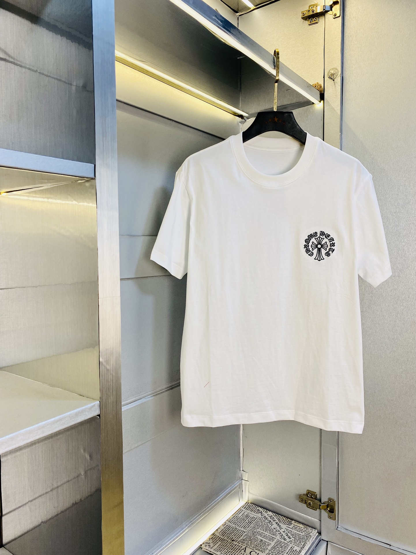 NO:446671,Wearing 210 pounds, Fatty Gospel, Couple outfit, Chrome Hearts, Original quality, Latest style, Men's short-sleeved T-shirt, Selected counter custom-made top-grade cotton imported fabric, All details are perfectly 1-to-1 reproduction, Restore the authenticity 100% original hardware, high-end customized auxiliary materials, original factory original standard, the upper body effect is excellent!  M-3XL (175/130 catties M), chrome hearts, chrome hearts, T-shirt, tees, t-shirt, alexander wang19860909穿210斤 胖子福音 情侣装克罗心Chrome Hearts 原单品质 最新款 男装短袖T恤 精选专柜订制顶级纯棉进口面料 所有细节做工完美1比1复刻 还原正品百分百 原版五金 高端订制辅料 原厂原标 上身效果超赞！码数偏大M-3XL(175/130斤穿M),,chrome hearts,chrome hearts,T-shirt,tees，t-shirt,alexander wang,Men's clothing