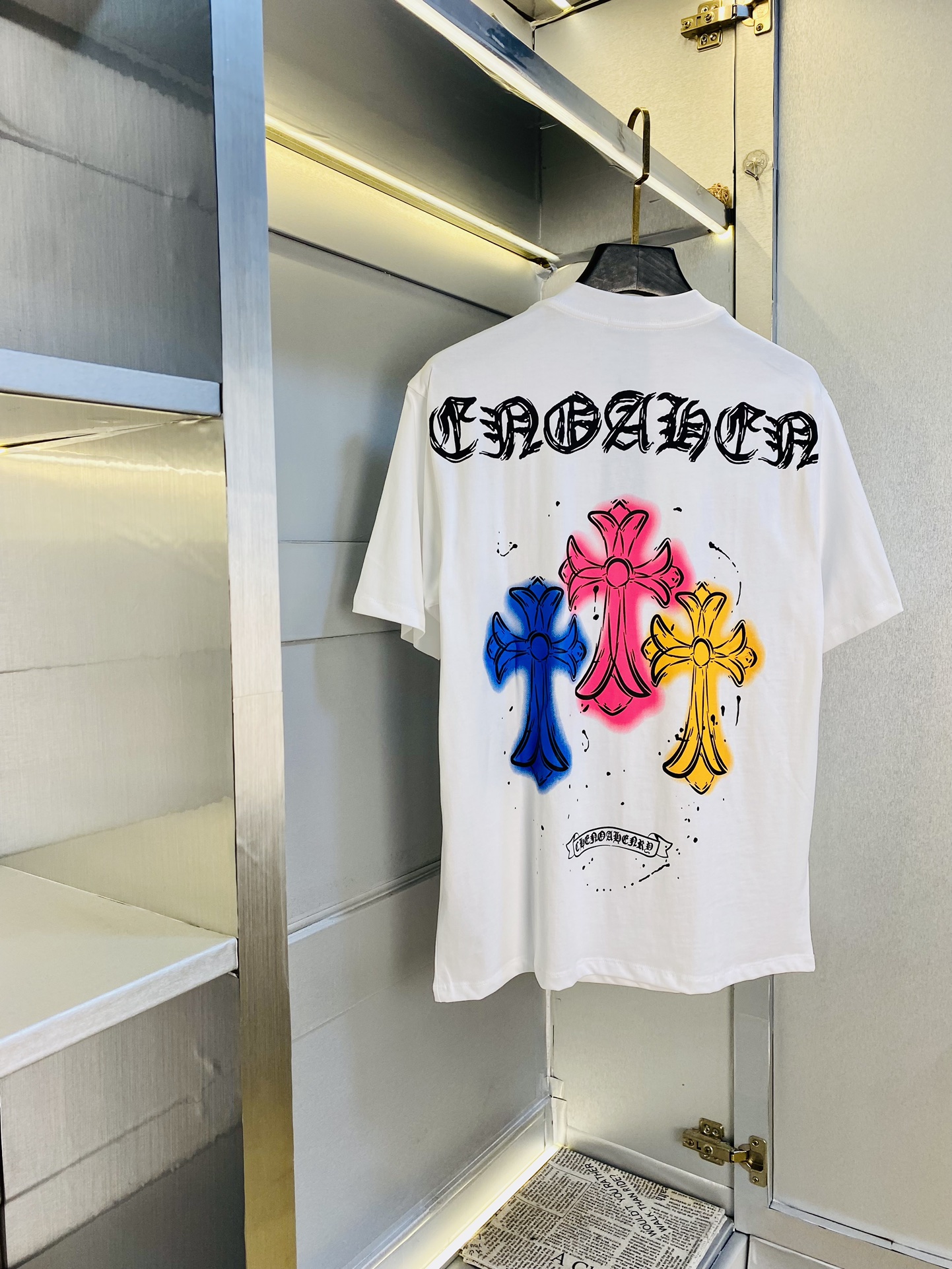 NO:154213,Wearing 210 pounds, Fatty Gospel, Couple outfit, Chrome Hearts, Original quality, 2025 latest style, Men's short-sleeved T-shirt, Selected counter customized top-grade cotton imported fabric, all details are perfectly 1 to 1 replica, restore the authenticity 100% original hardware, high-end customized auxiliary materials, original factory original standard, the upper body effect is excellent!  M-3XL (175/130 catties M), chrome hearts, chrome hearts, T-shirt, tees, t-shirt, alexander wang19860909穿210斤 胖子福音 情侣装克罗心Chrome Hearts 原单品质 2025最新款 男装短袖T恤 精选专柜订制顶级纯棉进口面料 所有细节做工完美1比1复刻 还原正品百分百 原版五金 高端订制辅料 原厂原标 上身效果超赞！码数偏大M-3XL(175/130斤穿M),,chrome hearts,chrome hearts,T-shirt,tees，t-shirt,alexander wang,Men's clothing