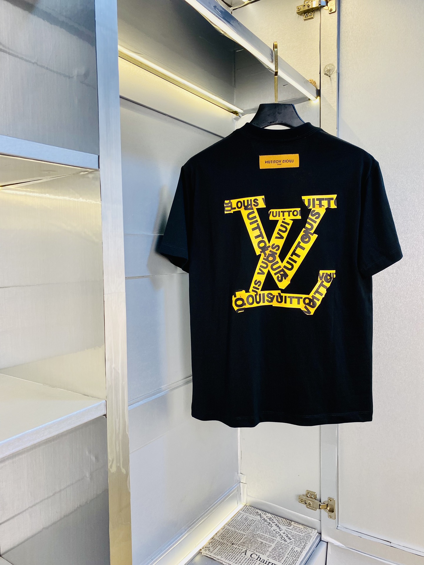 NO:424628,Wearing 210 pounds, Fatty Gospel, couple outfit Louis Vuitton Lv, original quality, latest style, men's short-sleeved T-shirt, selected counter custom-made top-grade cotton imported fabric, all details are perfectly 1 to 1 replica, restore the authentic 100% original hardware, high-end customized auxiliary materials, original factory original standard, excellent upper body effect!  M-3XL (175/130 catties M), louis vuitton,louis vuitton,t-shirt,tees,t-shirt,alexander wang19860909穿210斤 胖子福音 情侣装路易威登Lv 原单品质 最新款 男装短袖T恤 精选专柜订制顶级纯棉进口面料 所有细节做工完美1比1复刻 还原正品百分百 原版五金 高端订制辅料 原厂原标 上身效果超赞！码数偏大M-3XL(175/130斤穿M),,louis vuitton,louis vuitton,T-shirt,tees，t-shirt,alexander wang,Men's clothing