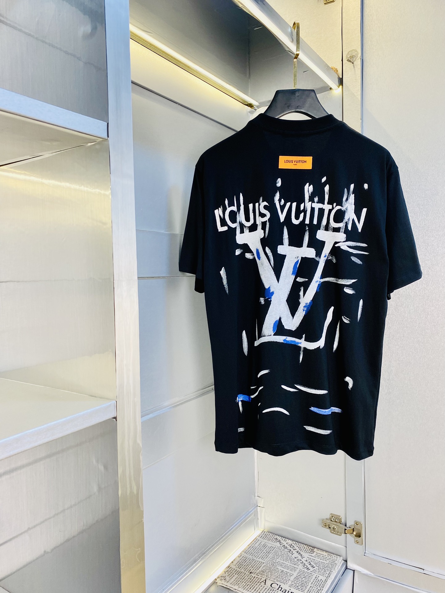 NO:509228,Wearing 210 pounds, Fatty Gospel, couple outfit Louis Vuitton Lv, original single quality, latest 2025 men's short-sleeved T-shirt, selected counter customized top-grade cotton imported fabric, all details are perfectly 1 to 1 replica, restore the authentic 100% original hardware, high-end customized auxiliary materials, original factory original standard, excellent upper body effect!  M-3XL (175/130 catties M), louis vuitton,louis vuitton,t-shirt,tees,t-shirt,alexander wang19860909穿210斤 胖子福音 情侣装路易威登Lv 原单品质 2025最新款 男装短袖T恤 精选专柜订制顶级纯棉进口面料 所有细节做工完美1比1复刻 还原正品百分百 原版五金 高端订制辅料 原厂原标 上身效果超赞！码数偏大M-3XL(175/130斤穿M),,louis vuitton,louis vuitton,T-shirt,tees，t-shirt,alexander wang,Men's clothing