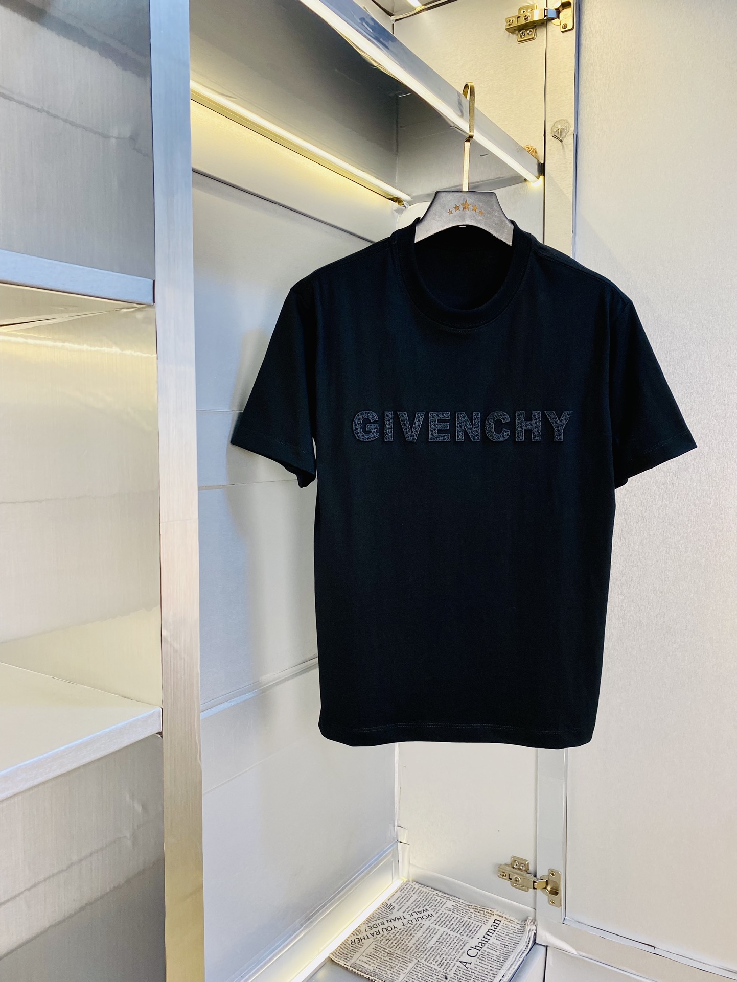 NO:136839,Wearing 210 pounds, gospel of fat man, couple outfit Givenchy Givenchy original quality, latest style, men's short-sleeved T-shirt, selected counter customized top-grade cotton imported fabric, all details are perfectly 1 to 1 replica, restore the authentic 100% original hardware, high-end customized auxiliary materials, original factory original standard, excellent upper body effect!  M-3XL (175/130 catties M), given, given, given, T-shirt, tees, t-shirt, alexander wang19860909穿210斤 胖子福音 情侣装纪梵希Givenchy 原单品质 最新款 男装短袖T恤 精选专柜订制顶级纯棉进口面料 所有细节做工完美1比1复刻 还原正品百分百 原版五金 高端订制辅料 原厂原标 上身效果超赞！码数偏大M-3XL(175/130斤穿M),,givenchy,givenchy,T-shirt,tees，t-shirt,alexander wang,Men's clothing