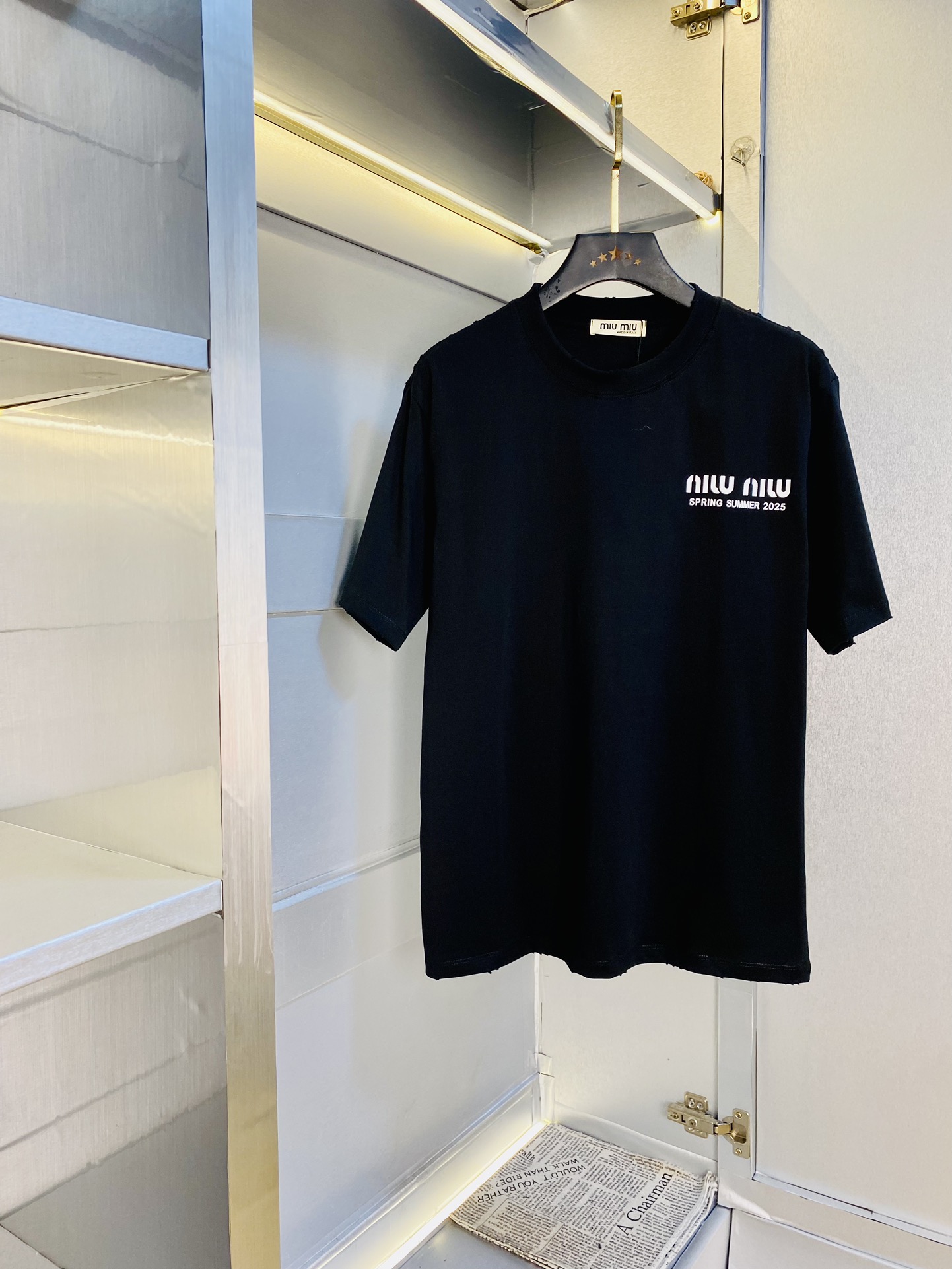 NO:474747,Wearing 210 pounds, gospel of fat man, couple outfit MiuMiu Miu, original single quality, latest 2025 men's short-sleeved T-shirt, selected counter customized top-grade cotton imported fabric, all details are perfectly 1 to 1 replica, restore the authentic 100% original hardware, high-end customized auxiliary materials, original factory original standard, excellent upper body effect!  M-3XL (175/130 catties M), miumiu, T-shirt,tees, t-shirt,alexander wang19860909穿210斤 胖子福音 情侣装缪缪MiuMiu 原单品质 2025最新款 男装短袖T恤 精选专柜订制顶级纯棉进口面料 所有细节做工完美1比1复刻 还原正品百分百 原版五金 高端订制辅料 原厂原标 上身效果超赞！码数偏大M-3XL(175/130斤穿M),,miumiu,T-shirt,tees，t-shirt,alexander wang,Men's clothing