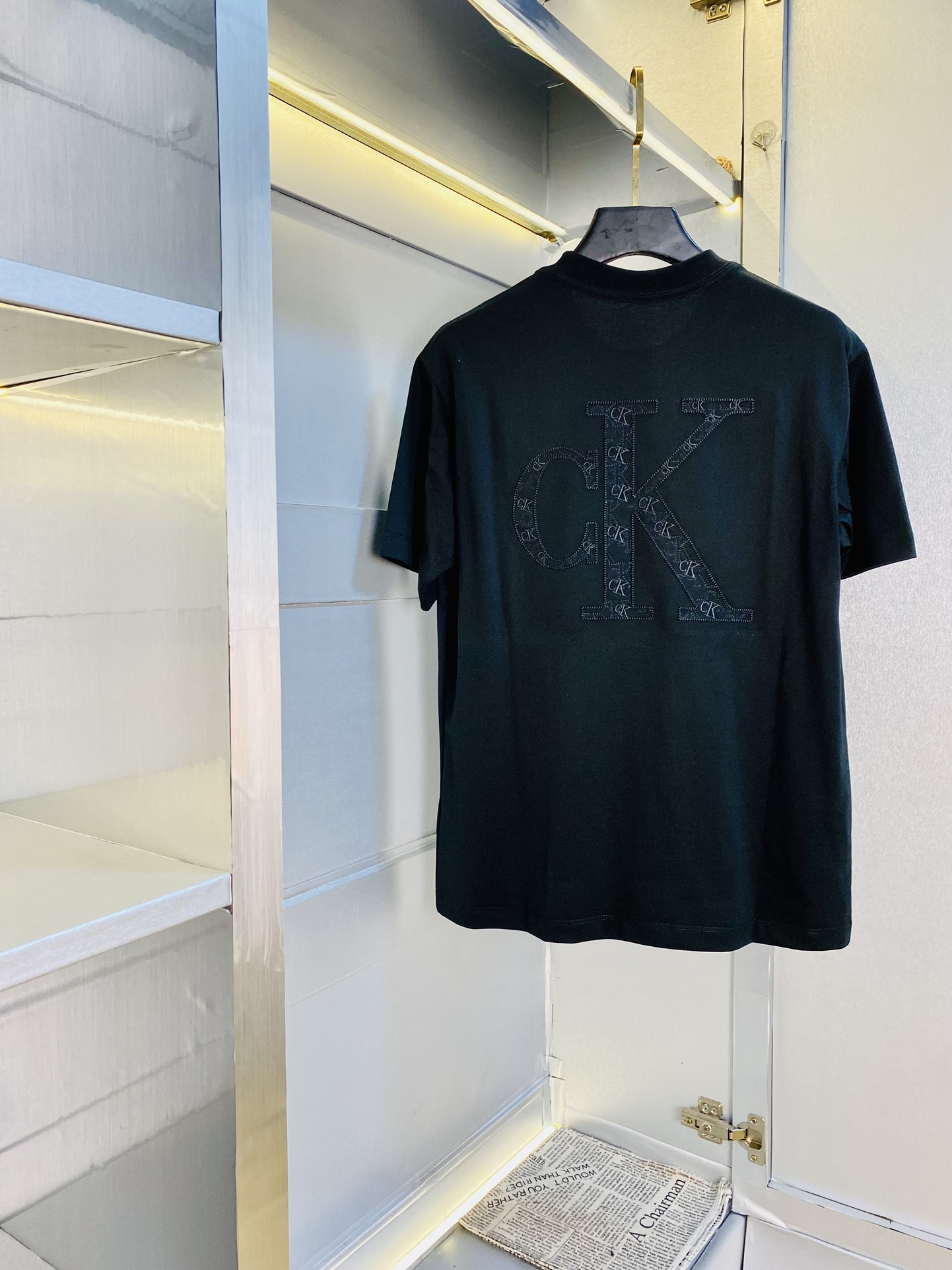 NO:474785,Wearing 210 pounds, Fatty Gospel, Couple Outfit Ck Original order quality, 2025 latest style, men's short-sleeved T-shirt, selected counter custom-made top-grade cotton imported fabric, all details are perfectly 1 to 1 replica, restore the authentic 100% original hardware, high-end customized auxiliary materials, original factory original standard, excellent upper body effect!  M-3XL (175/130 catties M), T-shirt,tees,t-shirt,alexander wang19860909穿210斤 胖子福音 情侣装Ck 原单品质 2025最新款 男装短袖T恤 精选专柜订制顶级纯棉进口面料 所有细节做工完美1比1复刻 还原正品百分百 原版五金 高端订制辅料 原厂原标 上身效果超赞！码数偏大M-3XL(175/130斤穿M),,T-shirt,tees，t-shirt,alexander wang,Men's clothing