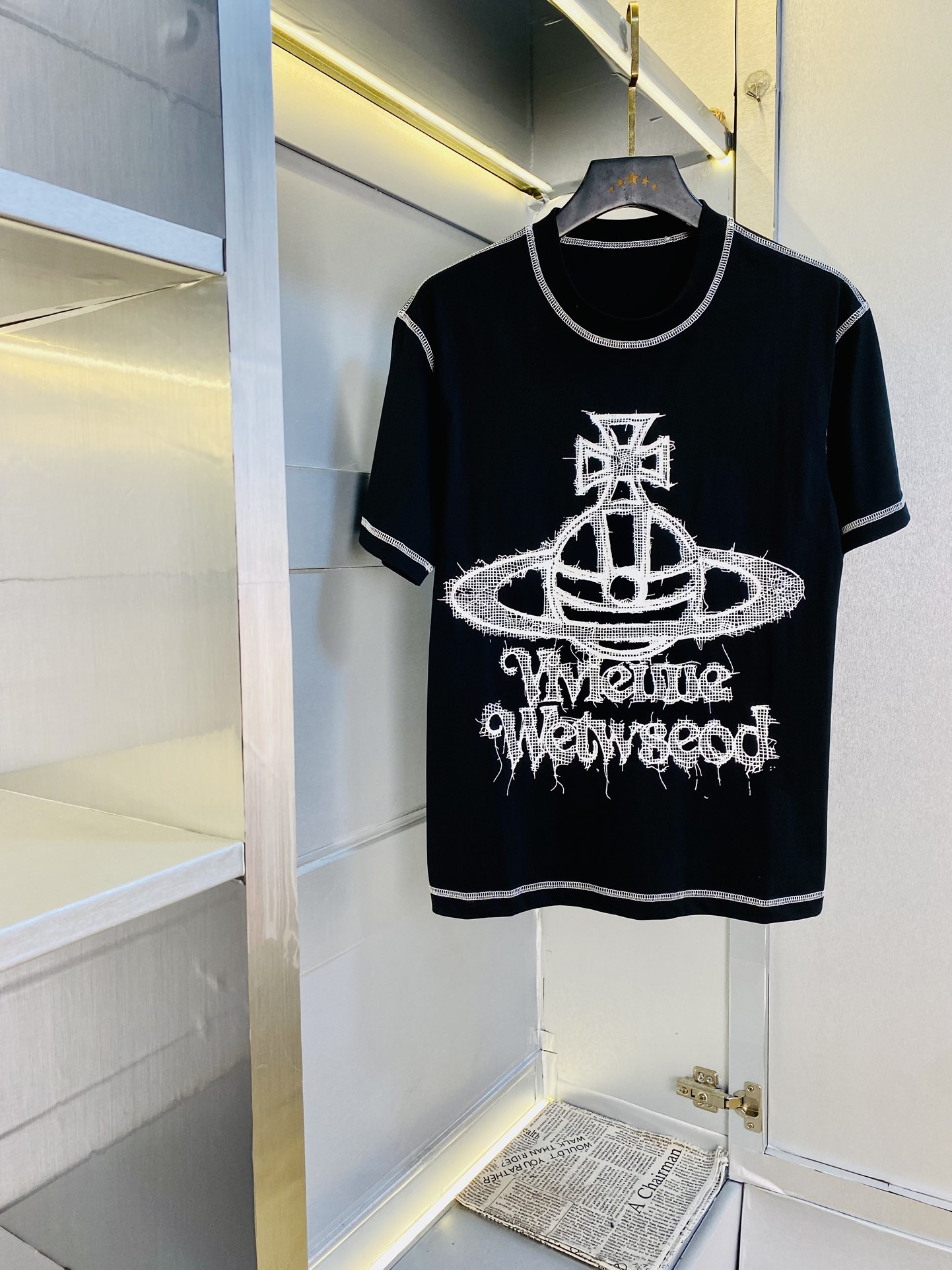 NO:151561,Wearing pounds, gospel of fat man, couple suits, Queen Mother Vivienne, original quality, latest style, men's short-sleeved T-shirt, selected counter customized top-grade cotton imported fabric, all details are perfectly 1 to 1 replica, restore the authentic 100% original hardware, high-end customized auxiliary materials, original factory original standard, excellent upper body effect!  M-3XL (175/130 catties M), T-shirt,tees,t-shirt,alexander wang19860909穿斤 胖子福音 情侣装西太后Vivienne维维安 原单品质 最新款 男装短袖T恤 精选专柜订制顶级纯棉进口面料 所有细节做工完美1比1复刻 还原正品百分百 原版五金 高端订制辅料 原厂原标 上身效果超赞！码数偏大M-3XL(175/130斤穿M),,T-shirt,tees，t-shirt,alexander wang,Men's clothing