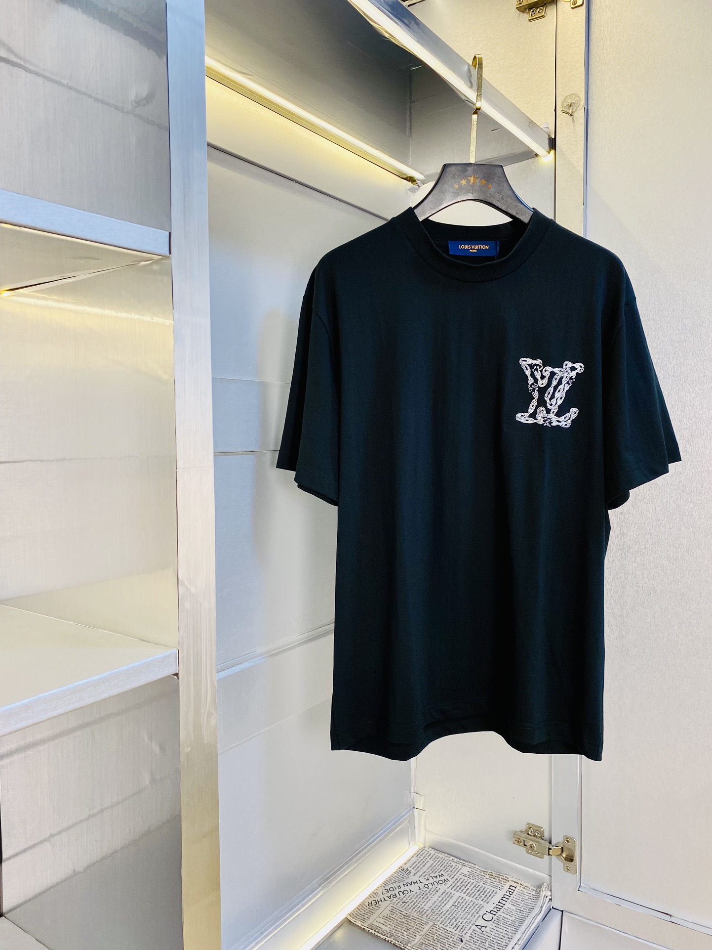 NO:472604,Wear 210 kilograms original order!  Fat man's gossip, couple outfit Louis Vuitton Lv original single quality 2025 latest short-sleeved T-shirt, five-point mid-sleeved, selected counter customized top-grade cotton imported fabric with original wash mark!  Complete three standards, all the details are perfectly 1-to-1 reproduction, restore the authenticity 100% original hardware, high-end customized auxiliary materials, original factory original standards, excellent upper body effect!  The counter is large in size Xs-XL (175/130 catties wearing Xs), louis vuitton,louis vuitton,t-shirt,tees,t-shirt,alexander wang19860909穿210斤 原单货！胖子福音 情侣装路易威登Lv 原单品质 2025最新款 短袖T恤 五分袖中袖 精选专柜订制顶级纯棉进口面料 带原版洗水唛！三标齐全 所有细节做工完美1比1复刻 还原正品百分百 原版五金 高端订制辅料 原厂原标 上身效果超赞！专柜码数偏大Xs-XL(175/130斤穿Xs),,louis vuitton,louis vuitton,T-shirt,tees，t-shirt,alexander wang,Men's clothing