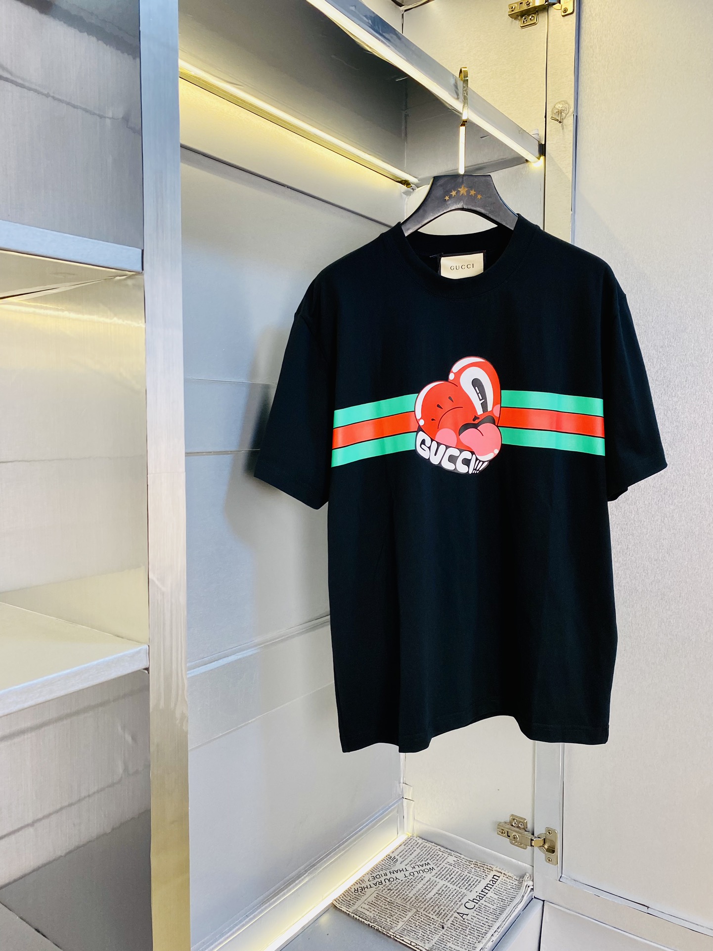 NO:151569,Wearing pounds, original order!  Fatty Gospel Gucci Couple Clothing Gucci Original Quality Latest Short-sleeved T-shirt Five-quarter Sleeve Middle Sleeve Selected counter custom-made top-grade cotton imported fabric with original wash mark!  Complete three standards, all the details are perfectly 1-to-1 reproduction, restore the authenticity 100% original hardware, high-end customized auxiliary materials, original factory original standards, excellent upper body effect!  The counter code is relatively large Xs-XL (175/130 catties wearing Xs), gucci, T-shirt, tees, t-shirt, alexander wang19860909穿斤 原单货！胖子福音 情侣装古奇Gucci 原单品质 最新款 短袖T恤 五分袖中袖 精选专柜订制顶级纯棉进口面料 带原版洗水唛！三标齐全 所有细节做工完美1比1复刻 还原正品百分百 原版五金 高端订制辅料 原厂原标 上身效果超赞！专柜码数偏大Xs-XL(175/130斤穿Xs),,gucci,T-shirt,tees，t-shirt,alexander wang,Men's clothing