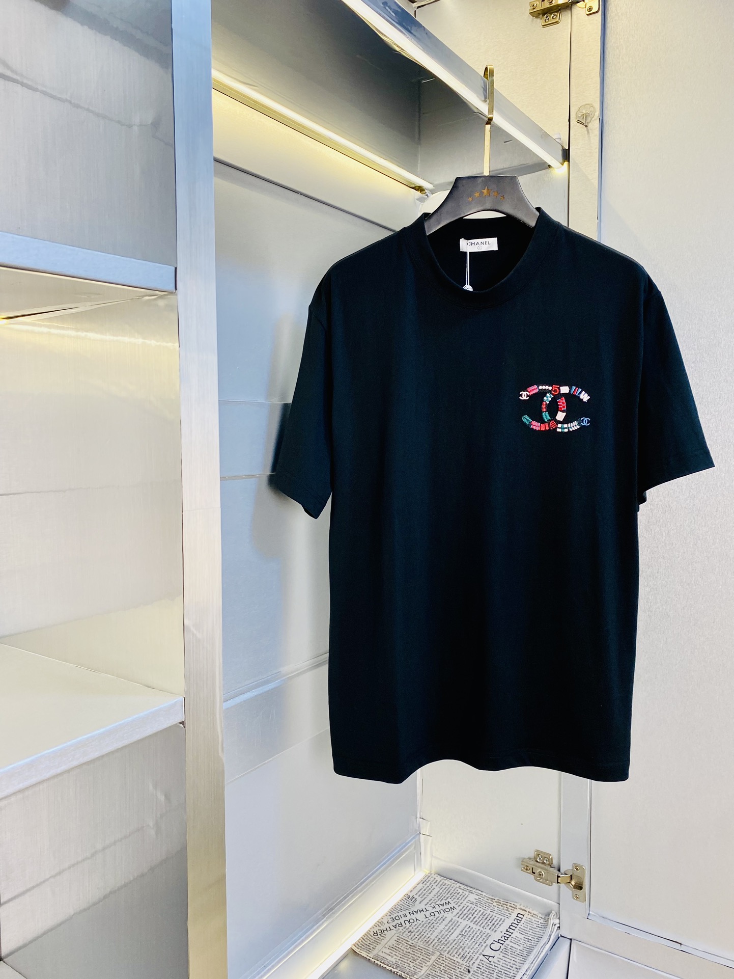 NO:480924,Wear 210 kilograms original order!  Fatty Gospel Chanel Couple Outfit Original Quality 2025 Latest Short Sleeve T-shirt Five-quarter Sleeve Middle Sleeve Selected counter Customized top-grade cotton imported fabric with original wash mark!  Complete three standards, all the details are perfectly 1-to-1 reproduction, restore the authenticity 100% original hardware, high-end customized auxiliary materials, original factory original standards, excellent upper body effect!  The counter is large in size Xs-XL (175/130 catties wearing Xs), chanel, chanel, T-shirt, tees, t-shirt, alexander wang19860909穿210斤 原单货！胖子福音 香奈儿Chanel 情侣装原单品质 2025最新款 短袖T恤 五分袖中袖 精选专柜订制顶级纯棉进口面料 带原版洗水唛！三标齐全 所有细节做工完美1比1复刻 还原正品百分百 原版五金 高端订制辅料 原厂原标 上身效果超赞！专柜码数偏大Xs-XL(175/130斤穿Xs),,chanel,chanel,T-shirt,tees，t-shirt,alexander wang,Men's clothing