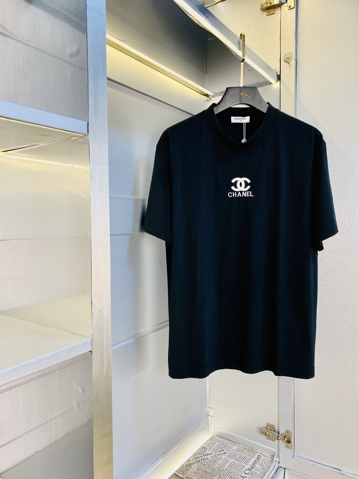 NO:138355,Wear 210 kilograms original order!  Fatty Gospel Chanel Couple Outfit Original Quality Latest Short Sleeve T-shirt Five-quarter Sleeve Middle Sleeve Selected counter Customized top-grade cotton imported fabric with original wash mark!  Complete three standards, all the details are perfectly 1-to-1 reproduction, restore the authenticity 100% original hardware, high-end customized auxiliary materials, original factory original standards, excellent upper body effect!  The counter is large in size Xs-XL (175/130 catties wearing Xs), chanel, chanel, T-shirt, tees, t-shirt, alexander wang19860909穿210斤 原单货！胖子福音 香奈儿Chanel 情侣装原单品质 最新款 短袖T恤 五分袖中袖 精选专柜订制顶级纯棉进口面料 带原版洗水唛！三标齐全 所有细节做工完美1比1复刻 还原正品百分百 原版五金 高端订制辅料 原厂原标 上身效果超赞！专柜码数偏大Xs-XL(175/130斤穿Xs),,chanel,chanel,T-shirt,tees，t-shirt,alexander wang,Men's clothing