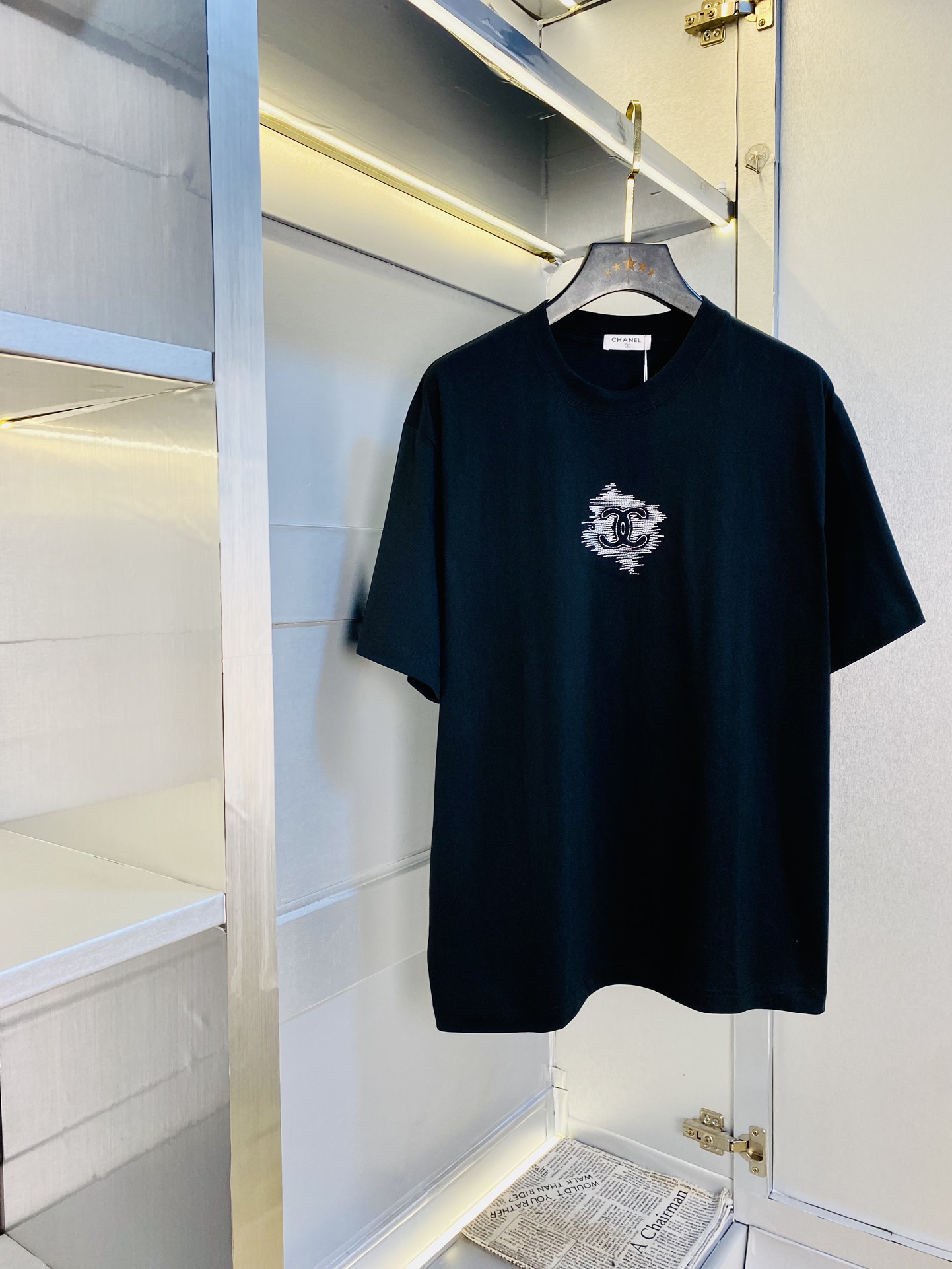 NO:503894,Wear 210 kilograms original order!  Fatty Gospel Chanel Couple Outfit Original Quality 2025 Latest Short Sleeve T-shirt Five-quarter Sleeve Middle Sleeve Selected counter Customized top-grade cotton imported fabric with original wash mark!  Complete three standards, all the details are perfectly 1-to-1 reproduction, restore the authenticity 100% original hardware, high-end customized auxiliary materials, original factory original standards, excellent upper body effect!  The counter is large in size Xs-XL (175/130 catties wearing Xs), chanel, chanel, T-shirt, tees, t-shirt, alexander wang19860909穿210斤 原单货！胖子福音 香奈儿Chanel 情侣装原单品质 2025最新款 短袖T恤 五分袖中袖 精选专柜订制顶级纯棉进口面料 带原版洗水唛！三标齐全 所有细节做工完美1比1复刻 还原正品百分百 原版五金 高端订制辅料 原厂原标 上身效果超赞！专柜码数偏大Xs-XL(175/130斤穿Xs),,chanel,chanel,T-shirt,tees，t-shirt,alexander wang,Men's clothing