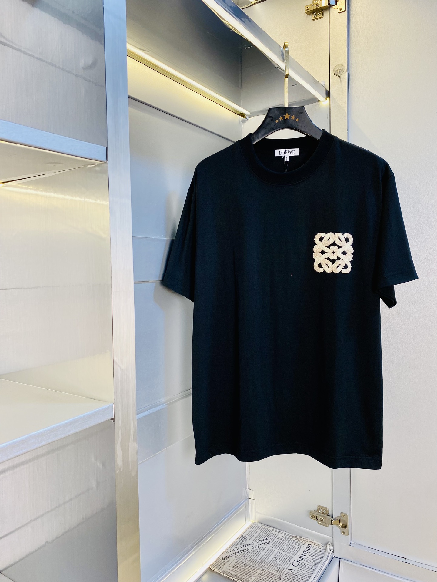 NO:161673,Wear 210 kilograms original order!  Fatty Gospel Couple Outfit Loewe Original Quality Latest Short-sleeved T-shirt Five-quarter Sleeve Middle Sleeve Selected counter Customized top-grade cotton imported fabric with original wash mark!  Complete three standards, all the details are perfectly 1-to-1 reproduction, restore the authenticity 100% original hardware, high-end customized auxiliary materials, original factory original standards, excellent upper body effect!  The counter is large in size Xs-XL (175/130 catties wearing Xs), loewe,loewe,t-shirt,tees,t-shirt,alexander wang19860909穿210斤 原单货！胖子福音 情侣装罗意威Loewe 原单品质 最新款 短袖T恤 五分袖中袖 精选专柜订制顶级纯棉进口面料 带原版洗水唛！三标齐全 所有细节做工完美1比1复刻 还原正品百分百 原版五金 高端订制辅料 原厂原标 上身效果超赞！专柜码数偏大Xs-XL(175/130斤穿Xs),,loewe,loewe,T-shirt,tees，t-shirt,alexander wang,Men's clothing