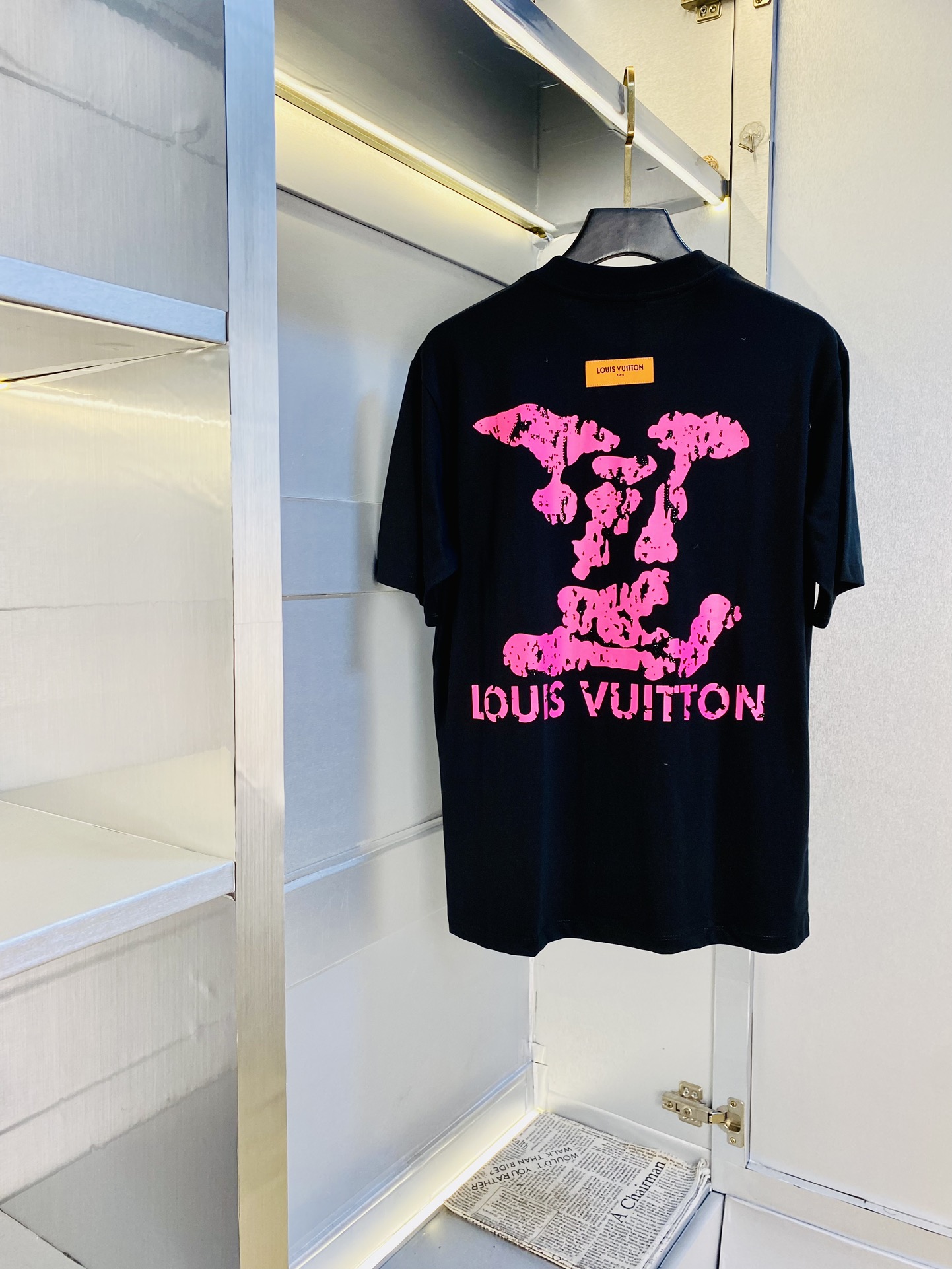 NO:469703,Wearing 210 pounds, Fatty Gospel, couple outfit Louis Vuitton Lv, original quality, latest style, men's short-sleeved T-shirt, selected counter customized top-grade cotton imported fabric, all details are perfectly 1 to 1 replica, restore the authentic 100% original hardware, high-end customized auxiliary materials, original factory original standard, excellent upper body effect!  M-3XL (175/130 catties M), louis vuitton,louis vuitton,t-shirt,tees,t-shirt,alexander wang19860909穿210斤 胖子福音 情侣装路易威登Lv 原单品质 最新款 男装短袖T恤 精选专柜订制顶级纯棉进口面料 所有细节做工完美1比1复刻 还原正品百分百 原版五金 高端订制辅料 原厂原标 上身效果超赞！码数偏大M-3XL(175/130斤穿M),,louis vuitton,louis vuitton,T-shirt,tees，t-shirt,alexander wang,Men's clothing