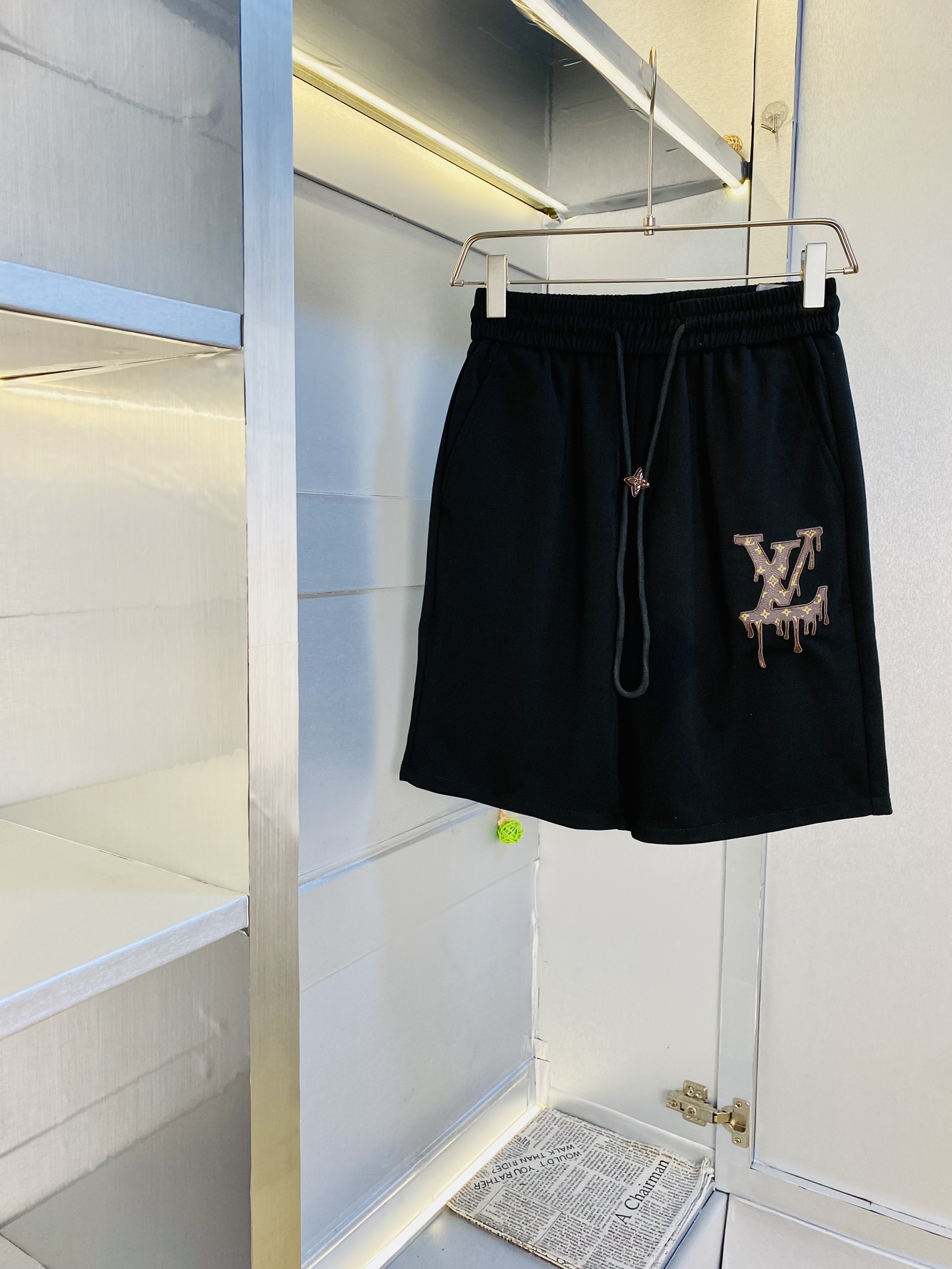 NO:508255,The gospel of the couple's fat man, 200 pounds to wear, Louis Vuitton Lv, a big recommendation!  The latest summer must-have counter series shorts, beach pants, five-quarter pants, casual pants, high-end customized original hardware. The upper body effect is super positive, the leg lines are fully demonstrated. The imported quick-drying fabric is provided by all customers. The texture is tight and delicate. The upper body is very comfortable and stylish, and it is extremely practical and versatile, which is very worth buying!  Requested recommendations from old customers!  Number of codes: M-3XL, louis vuitton,louis vuitton, shorts,alexander wang19860909情侣款胖子福音 200斤可穿 路易威登Lv 重磅推荐！夏季必备专柜系列最新款短裤沙滩裤五分裤休闲裤高端订制原版五金 上身效果超正,腿部线条完全得到彰显,全客供进口速干面料 纹理 紧致细腻,上身非常舒适有型,而且极为实穿百搭,非常值得入手！老客户必收推荐！ 码数:M-3XL,,louis vuitton,louis vuitton,shorts,alexander wang,Men's clothing