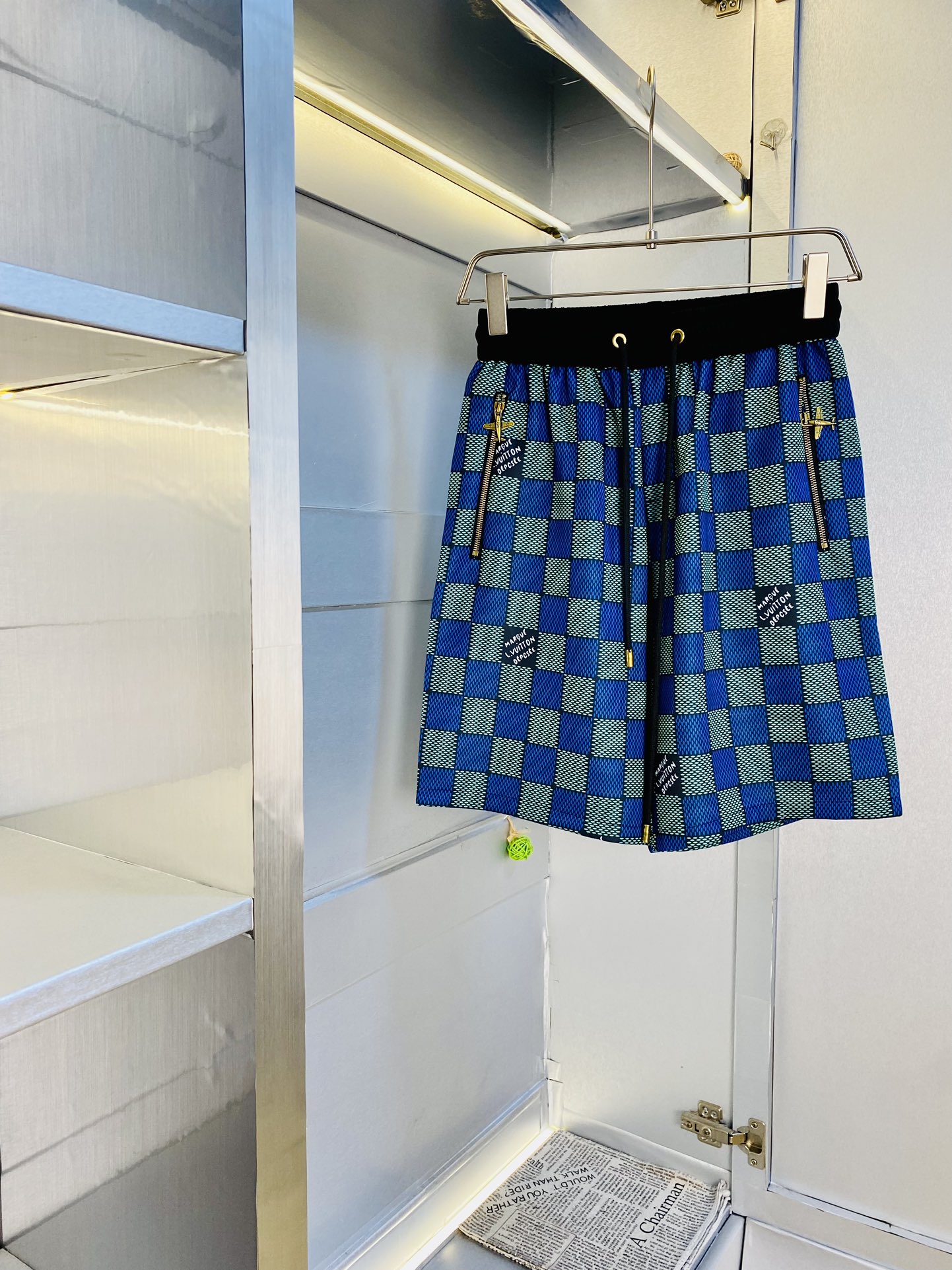 NO:138329,The gospel of the couple's fat man, 200 pounds to wear, Louis Vuitton Lv, a big recommendation!  The latest summer must-have counter series shorts, beach pants, five-quarter pants, casual pants, high-end customized original hardware. The upper body effect is super positive, the leg lines are fully demonstrated. The imported quick-drying fabric is provided by all customers. The texture is tight and delicate. The upper body is very comfortable and stylish, and it is extremely practical and versatile, which is very worth buying!  Requested recommendations from old customers!  Number of codes: M-3XL, louis vuitton,louis vuitton, shorts,alexander wang19860909情侣款胖子福音 200斤可穿 路易威登Lv 重磅推荐！夏季必备专柜系列最新款短裤沙滩裤五分裤休闲裤高端订制原版五金 上身效果超正,腿部线条完全得到彰显,全客供进口速干面料 纹理 紧致细腻,上身非常舒适有型,而且极为实穿百搭,非常值得入手！老客户必收推荐！ 码数:M-3XL,,louis vuitton,louis vuitton,shorts,alexander wang,Men's clothing