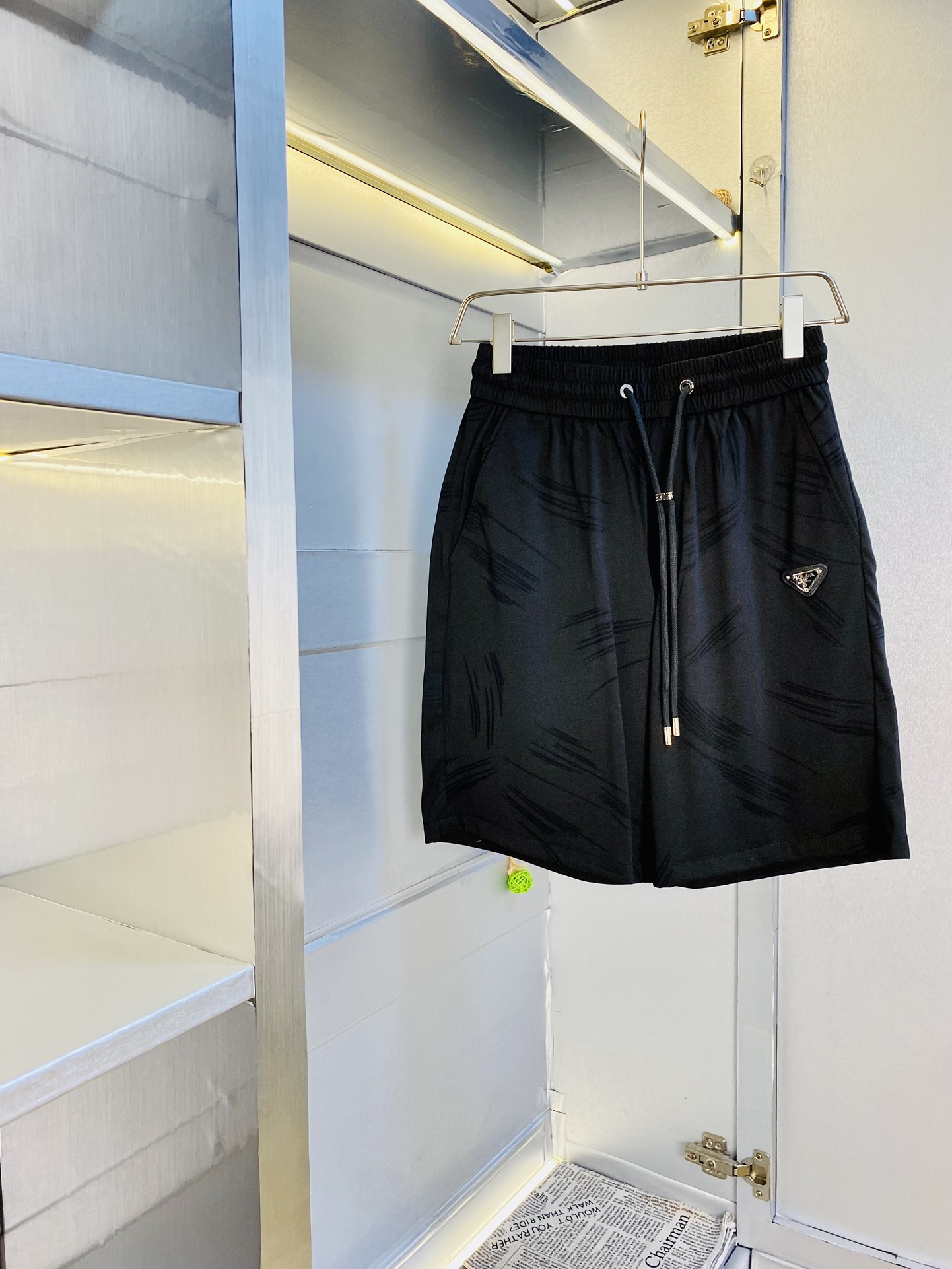 NO:508258,The gospel of Fatty Couple Style 200 pounds to wear Prada Prada is a big recommendation!  The latest summer must-have counter series shorts, beach pants, five-quarter pants, casual pants, high-end customized original hardware. The upper body effect is super positive, the leg lines are fully demonstrated. The imported quick-drying fabric is provided by all customers. The texture is tight and delicate. The upper body is very comfortable and stylish, and it is extremely practical and versatile, which is very worth buying!  Requested recommendations from old customers!  Number of codes: M-3XL, prada, prada, shorts, alexander wang19860909情侣款胖子福音 200斤可穿 普拉达Prada 重磅推荐！夏季必备专柜系列最新款短裤沙滩裤五分裤休闲裤高端订制原版五金 上身效果超正,腿部线条完全得到彰显,全客供进口速干面料 纹理 紧致细腻,上身非常舒适有型,而且极为实穿百搭,非常值得入手！老客户必收推荐！ 码数:M-3XL,,prada,prada,shorts,alexander wang,Men's clothing