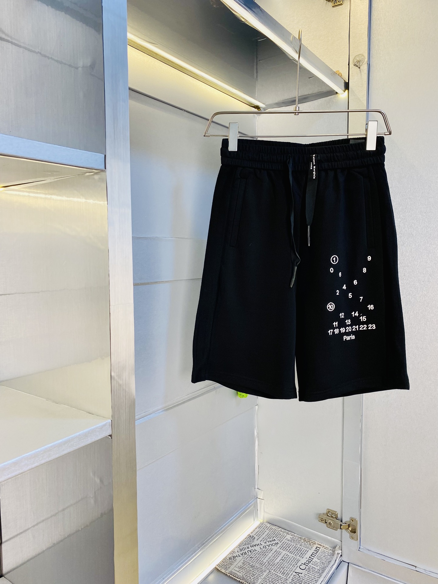 NO:508259,The Gospel of Fatty Couple Model 200 pounds to wear Majila MM6. Big recommendation!  The latest summer must-have counter series shorts, beach pants, five-quarter pants, casual pants, high-end customized original hardware. The upper body effect is super positive, the leg lines are fully demonstrated. The imported quick-drying fabric is provided by all customers. The texture is tight and delicate. The upper body is very comfortable and stylish, and it is extremely practical and versatile, which is very worth buying!  Requested recommendations from old customers!  Number of codes: M-3XL, masion margiela, masion margiela, shorts, alexander wang19860909情侣款胖子福音 200斤可穿 马吉拉MM6 重磅推荐！夏季必备专柜系列最新款短裤沙滩裤五分裤休闲裤高端订制原版五金 上身效果超正,腿部线条完全得到彰显,全客供进口速干面料 纹理 紧致细腻,上身非常舒适有型,而且极为实穿百搭,非常值得入手！老客户必收推荐！ 码数:M-3XL,,masion margiela,masion margiela,shorts,alexander wang,Men's clothing