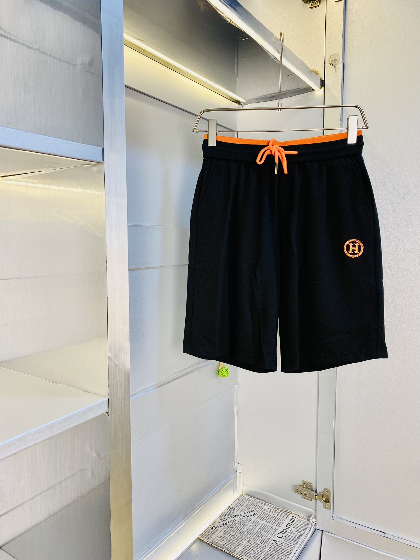 NO:450529,The gospel of Fatty Couple Style 200 pounds to wear Hermes Hermes is a big recommendation!  The latest version of the 2025 summer essential counter series shorts, beach pants, five-quarter pants, casual pants, high-end customized original hardware. The upper body effect is super positive, the leg lines are fully demonstrated. The imported quick-drying fabric is provided by all customers. The texture is tight and delicate, the upper body is very comfortable and stylish, and it is extremely practical and versatile, which is very worth buying!  Requested recommendations from old customers!  Number of codes: M-3XL, hermes, hermes, shorts, alexander wang19860909情侣款胖子福音 200斤可穿 爱马仕Hermes 重磅推荐！2025夏季必备专柜系列最新款短裤沙滩裤五分裤休闲裤高端订制原版五金 上身效果超正,腿部线条完全得到彰显,全客供进口速干面料 纹理 紧致细腻,上身非常舒适有型,而且极为实穿百搭,非常值得入手！老客户必收推荐！ 码数:M-3XL,,hermes,hermes,shorts,alexander wang,Men's clothing