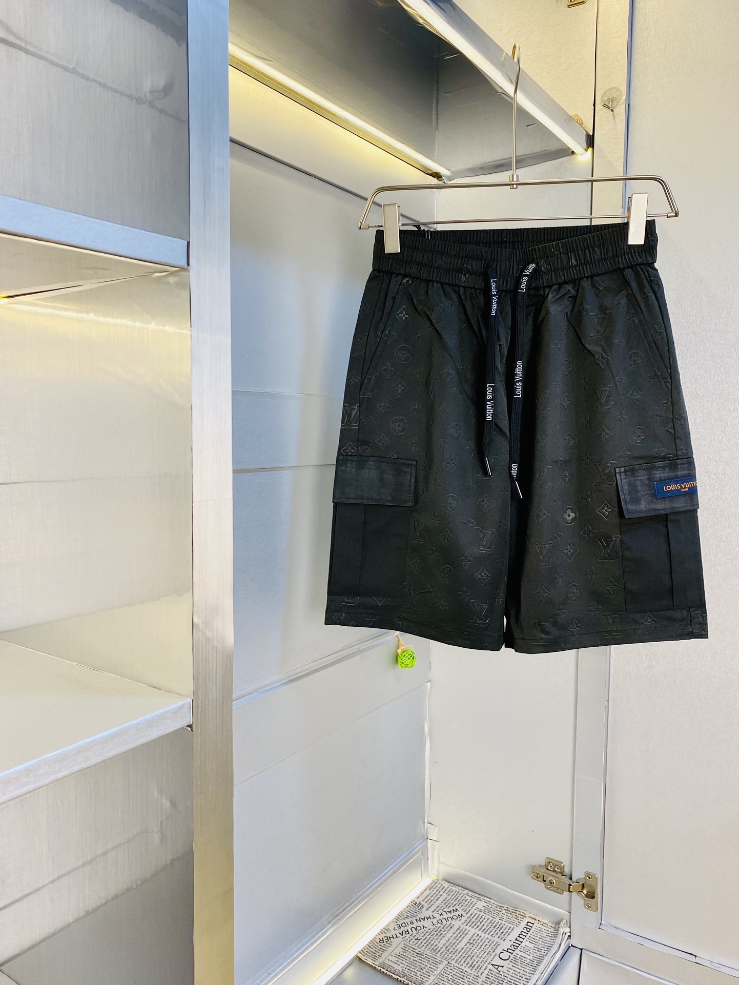 NO:508268,The gospel of the couple's fat man, 200 pounds to wear, Louis Vuitton Lv, a big recommendation!  The latest summer must-have counter series shorts, beach pants, five-quarter pants, casual pants, high-end customized original hardware. The upper body effect is super positive, the leg lines are fully demonstrated. The imported quick-drying fabric is provided by all customers. The texture is tight and delicate. The upper body is very comfortable and stylish, and it is extremely practical and versatile, which is very worth buying!  Requested recommendations from old customers!  Number of codes: M-3XL, louis vuitton,louis vuitton, shorts,alexander wang19860909情侣款胖子福音 200斤可穿 路易威登Lv 重磅推荐！夏季必备专柜系列最新款短裤沙滩裤五分裤休闲裤高端订制原版五金 上身效果超正,腿部线条完全得到彰显,全客供进口速干面料 纹理 紧致细腻,上身非常舒适有型,而且极为实穿百搭,非常值得入手！老客户必收推荐！ 码数:M-3XL,,louis vuitton,louis vuitton,shorts,alexander wang,Men's clothing