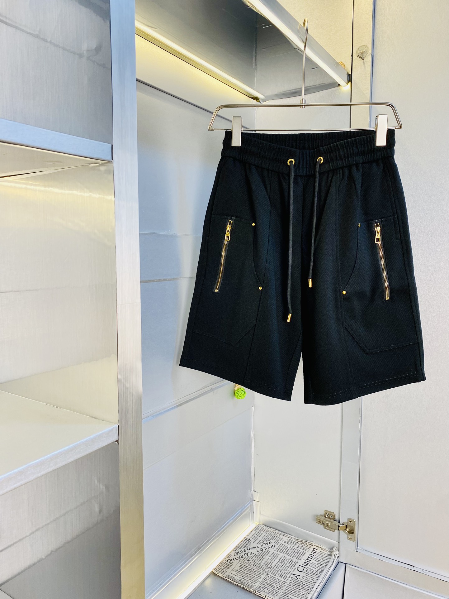 NO:161635,The gospel of the couple's fat man, 200 pounds to wear, Louis Vuitton Lv, a big recommendation!  The latest version of the 2025 summer essential counter series shorts, beach pants, five-quarter pants, casual pants, high-end customized original hardware. The upper body effect is super positive, the leg lines are fully demonstrated. The imported quick-drying fabric is provided by all customers. The texture is tight and delicate, the upper body is very comfortable and stylish, and it is extremely practical and versatile, which is very worth buying!  Requested recommendations from old customers!  Number of codes: M-3XL, louis vuitton,louis vuitton, shorts,alexander wang19860909情侣款胖子福音 200斤可穿 路易威登Lv 重磅推荐！2025夏季必备专柜系列最新款短裤沙滩裤五分裤休闲裤高端订制原版五金 上身效果超正,腿部线条完全得到彰显,全客供进口速干面料 纹理 紧致细腻,上身非常舒适有型,而且极为实穿百搭,非常值得入手！老客户必收推荐！ 码数:M-3XL,,louis vuitton,louis vuitton,shorts,alexander wang,Men's clothing