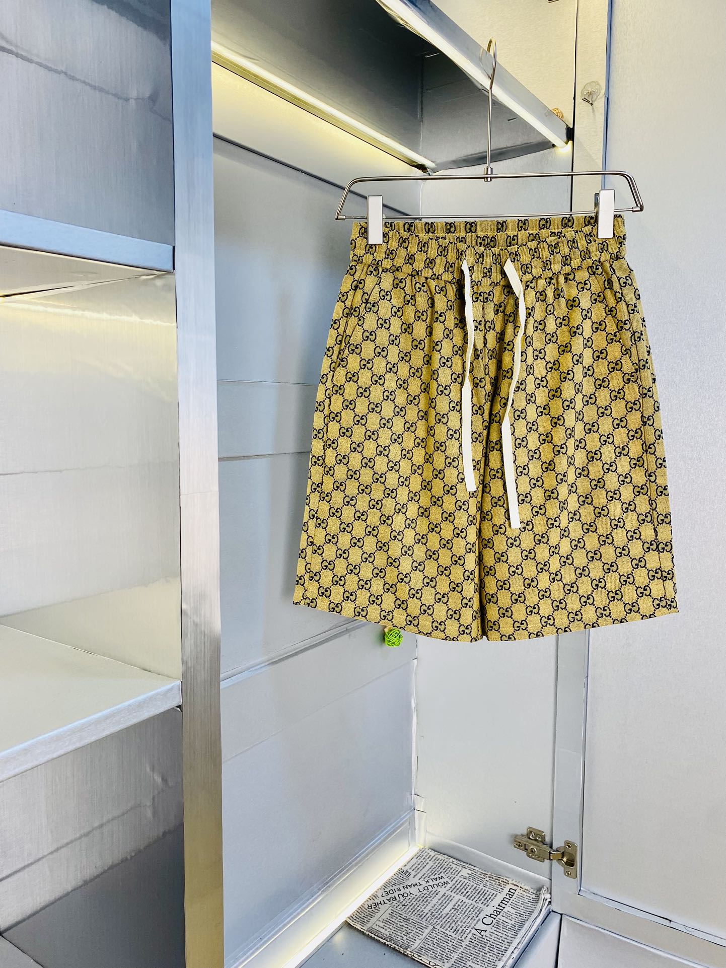 NO:151577,Gospel of Fatty Couple Style, 200 pounds to wear, Gucci, a big recommendation!  The latest summer must-have counter series of denim shorts, beach pants, five-quarter pants, casual pants, high-end customized original hardware. The upper body effect is super positive, the leg lines are fully demonstrated. The imported quick-drying fabric is provided by all customers. The texture is tight and delicate, the upper body is very comfortable and stylish, and it is extremely practical and versatile, which is very worth buying!  Requested recommendations from old customers!  Code count: M-3XL, gucci, shorts, alexander wang19860909情侣款胖子福音 200斤可穿 古奇Gucci 重磅推荐！夏季必备专柜系列最新款牛仔短裤沙滩裤五分裤休闲裤高端订制原版五金 上身效果超正,腿部线条完全得到彰显,全客供进口速干面料 纹理 紧致细腻,上身非常舒适有型,而且极为实穿百搭,非常值得入手！老客户必收推荐！ 码数:M-3XL,,gucci,shorts,alexander wang,Men's clothing