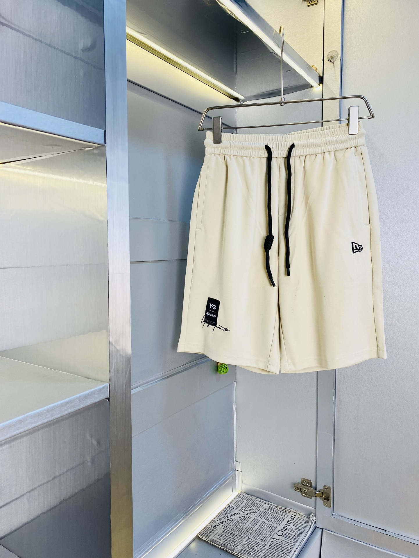 NO:450533,Gospel of Fatty Couple Style 200 pounds to wear Y-3 Y3 heavy recommendation!  The latest version of the 2025 summer essential counter series shorts, beach pants, five-quarter pants, casual pants, high-end customized original hardware. The upper body effect is super positive, the leg lines are fully demonstrated. The imported quick-drying fabric is provided by all customers. The texture is tight and delicate, the upper body is very comfortable and stylish, and it is extremely practical and versatile, which is very worth buying!  Requested recommendations from old customers!  Number of codes: M-3XL, shorts, alexander wang19860909情侣款胖子福音 200斤可穿 Y-3 Y3重磅推荐！2025夏季必备专柜系列最新款短裤沙滩裤五分裤休闲裤高端订制原版五金 上身效果超正,腿部线条完全得到彰显,全客供进口速干面料 纹理 紧致细腻,上身非常舒适有型,而且极为实穿百搭,非常值得入手！老客户必收推荐！ 码数:M-3XL,,shorts,alexander wang,Men's clothing