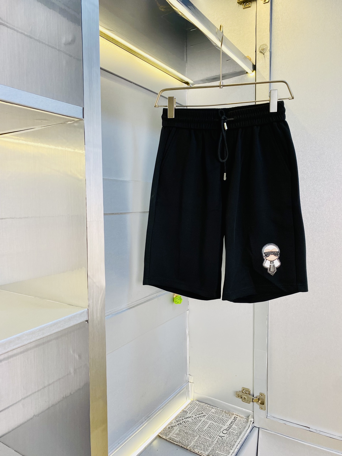 NO:508243,Gospel of Fatty Couple Style, 200 pounds to wear, Fendi, a big recommendation!  The latest summer must-have counter series shorts, beach pants, five-quarter pants, casual pants, high-end customized original hardware. The upper body effect is super positive, the leg lines are fully demonstrated. The imported quick-drying fabric is provided by all customers. The texture is tight and delicate. The upper body is very comfortable and stylish, and it is extremely practical and versatile, which is very worth buying!  Requested recommendations from old customers!  Number of codes: M-3XL, fendi, fendi, shorts, alexander wang19860909情侣款胖子福音 200斤可穿 芬迪Fendi 重磅推荐！夏季必备专柜系列最新款短裤沙滩裤五分裤休闲裤高端订制原版五金 上身效果超正,腿部线条完全得到彰显,全客供进口速干面料 纹理 紧致细腻,上身非常舒适有型,而且极为实穿百搭,非常值得入手！老客户必收推荐！ 码数:M-3XL,,fendi,fendi,shorts,alexander wang,Men's clothing