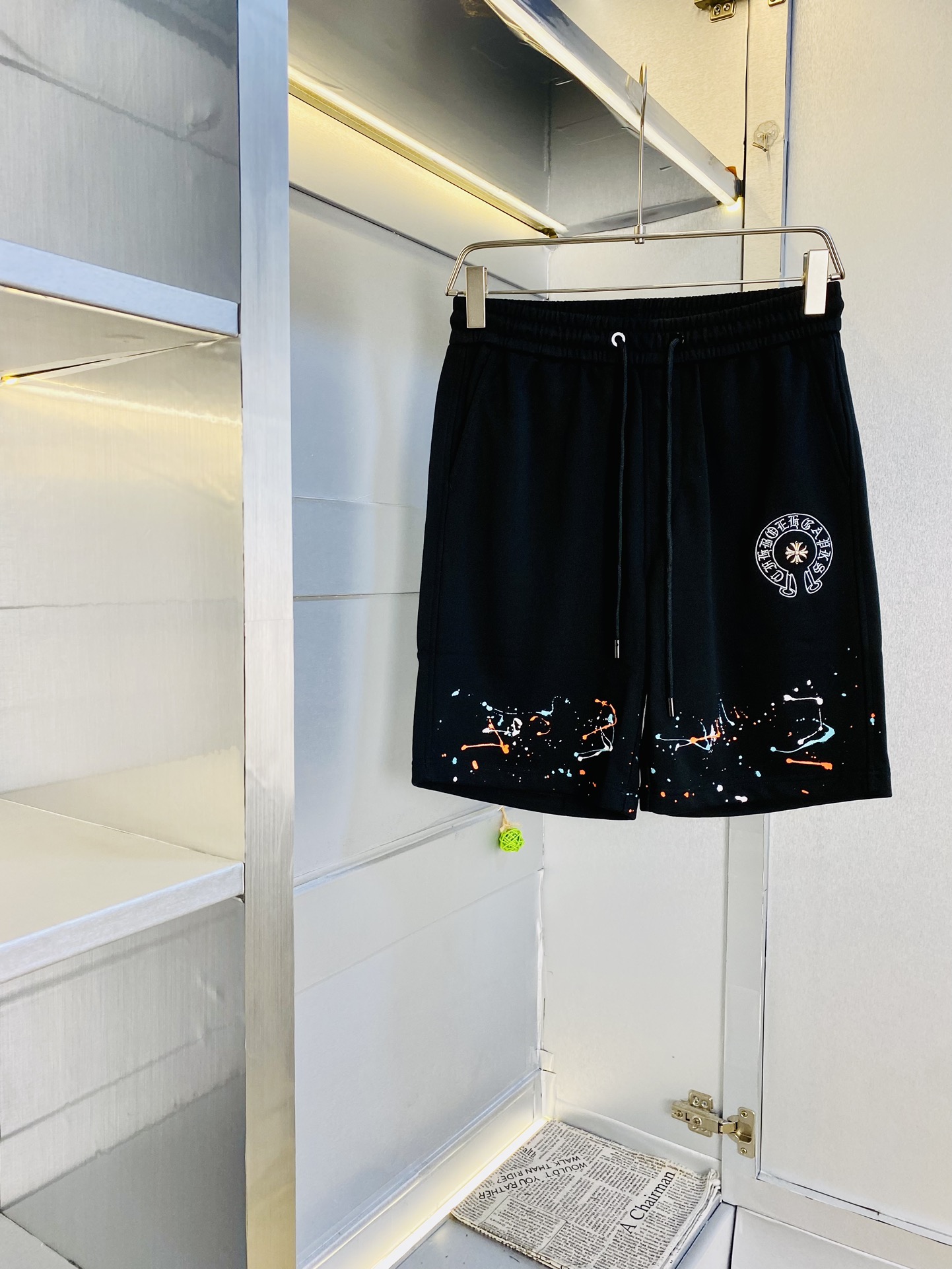 NO:140976,Original single product, couples can wear 240 pounds, Fatty Gospel, Croxin Chrome Hearts, new summer shorts, available at the counter, complete three standards, hardware with logo with original washing water mark, fashionable casual pants, shorts, beach pants, five-quarter pants, sports pants, imported original fabric, comfortable and breathable upper body, top craft pattern, waist craft thread surround, extremely high grade, super positive style, fashionable and stylish upper body!  A must-have item for summer wardrobe!  European size M-XXL (report height and weight to report), chrome hearts, chrome hearts, shorts, alexander wang19860909原单货 情侣款可穿240斤 胖子福音 克罗心Chrome Hearts 夏季新品短裤 专柜同步有售,三标齐全 五金带Logo带原版洗水唛,时尚休闲裤 短裤沙滩裤五分裤运动裤,进口原版面料,上身舒适透气,顶级工艺图案,腰围工艺螺纹围接,档次极高,版型超正,上身时尚有型！夏季衣橱必备单品！欧码尺码M-XXL（下单报身高体重）,,chrome hearts,chrome hearts,shorts,alexander wang,Men's clothing