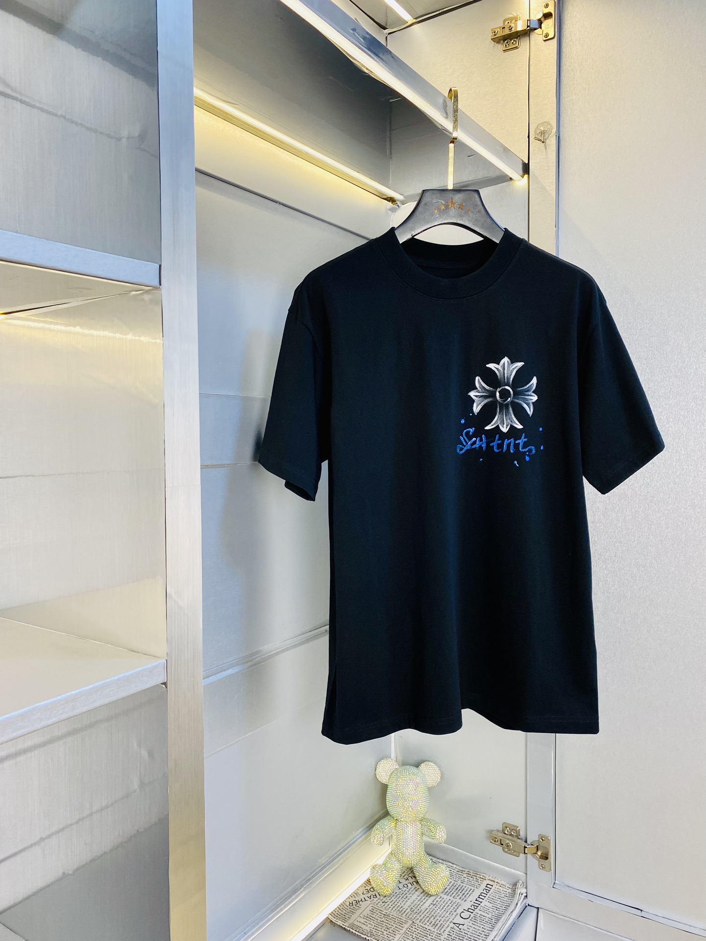 NO:480923,Wear 240 pounds, gospel of fat man, couple outfit ChroSe Hearts, original single quality, latest 2025 men's short-sleeved T-shirt, selected counter customized top mercerized cotton imported fabric, all details are perfectly 1 to 1 replica, restore the authentic 100% original hardware, high-end customized auxiliary materials, original factory original standard, excellent upper body effect!  S-3XL (175/130 catties S), chrome hearts, T-shirt, tees, t-shirt, alexander wang19860909穿240斤 胖子福音 情侣装克罗心ChroSe Hearts 原单品质 2025最新款 男装短袖T恤 精选专柜订制顶级丝光棉进口面料 所有细节做工完美1比1复刻 还原正品百分百 原版五金 高端订制辅料 原厂原标 上身效果超赞！码数偏大S-3XL(175/130斤穿S),,chrome hearts,T-shirt,tees，t-shirt,alexander wang,Men's clothing