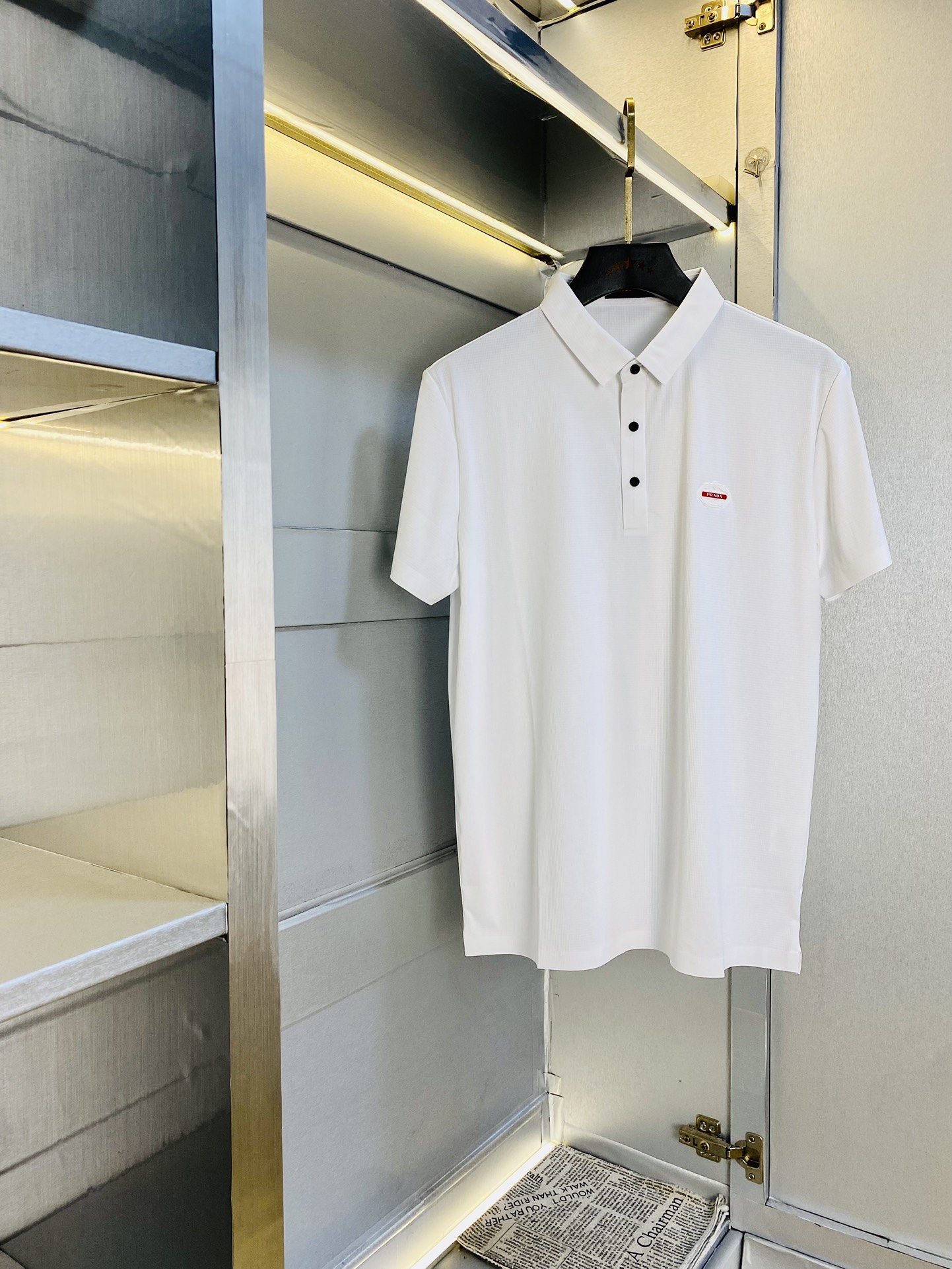 NO:497122,Prada Prada original single quality latest style clothes Short-sleeved lapel short-sleeved Polo Selected counter customized top-grade imported mercerized cotton fabrics. All details are perfectly 1 to 1 replicate. Restore the authenticity 100% original hardware. High-end custom auxiliary materials. Original original mark. Excellent upper body effect. Number of codes M-3XL,,prada,prada,T-shirt,alexander wang19860909普拉达Prada 原单品质 最新款衣服 短袖翻领短袖Polo 精选专柜订制顶级朱地丝光棉进口面料 所有细节做工完美1比1复刻 还原正品百分百 原版五金 高端订制辅料 原厂原标 上身效果超赞 码数 M-3XL,,prada,prada,T-shirt,alexander wang,Men's clothing