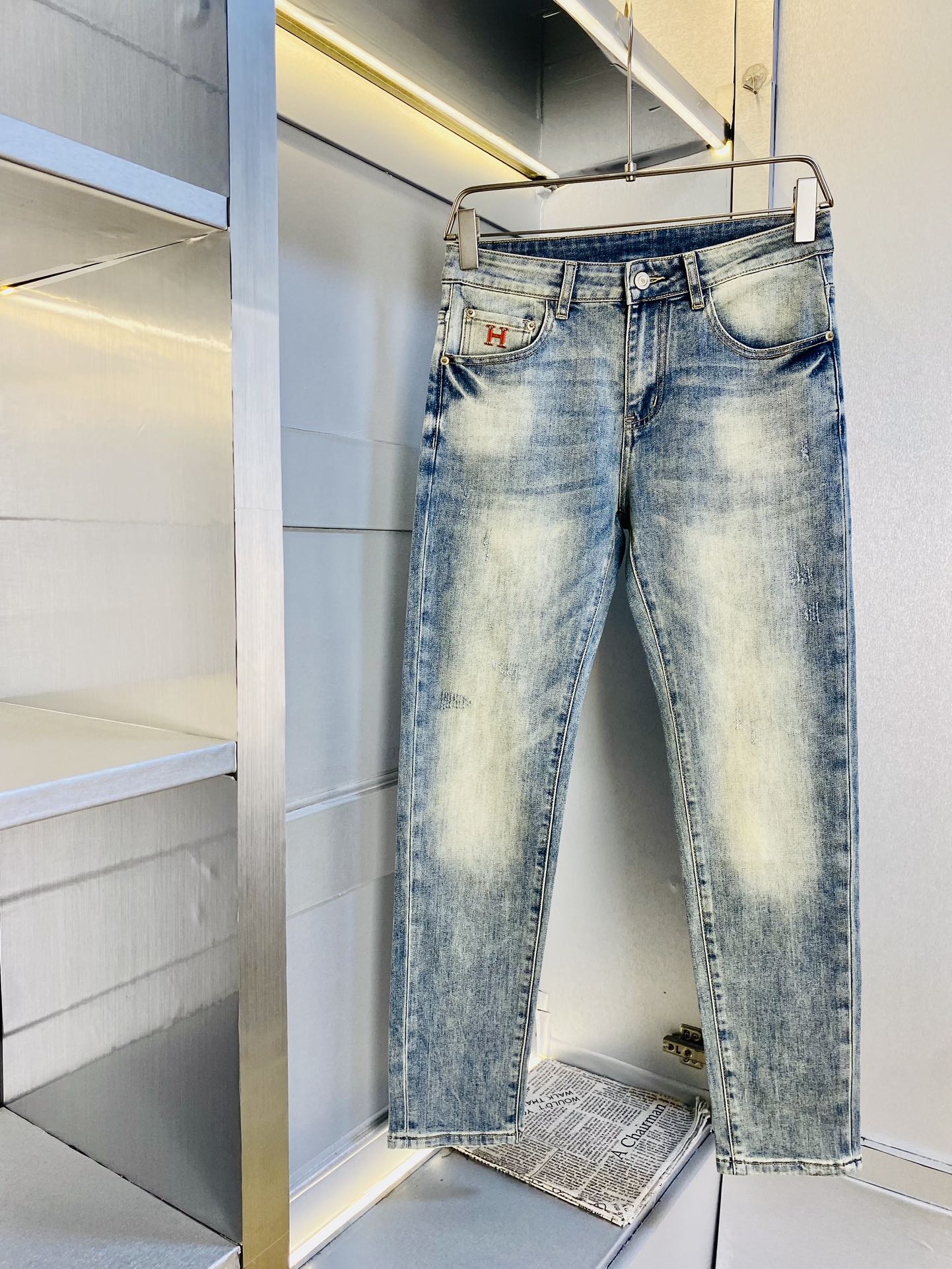 NO:513226,The original single-stock official website model can wear 200 kilograms Hermes 2025 new style is available at the same time for sale in the counter, fashionable casual pants, straight jeans, elastic jeans, imported original fabric, comfortable and breathable upper body, top craft hardware accessories. Very high-end, super straight style, fashionable and stylish upper body!  A must-have item in the closet!  Size 29-38 (no 35), hermes, hermes, jeans, alexander wang19860909原单货官网款 可穿200斤爱马仕Hermes 2025 新款专柜同步有售,时尚休闲裤直筒牛仔裤弹力牛仔裤,进口原版面料,上身舒适透气,顶级工艺五金配饰.档次极高,版型超正,上身时尚有型！衣橱必备单品！尺码29-38（无35）,,hermes,hermes,jeans,alexander wang,Men's clothing