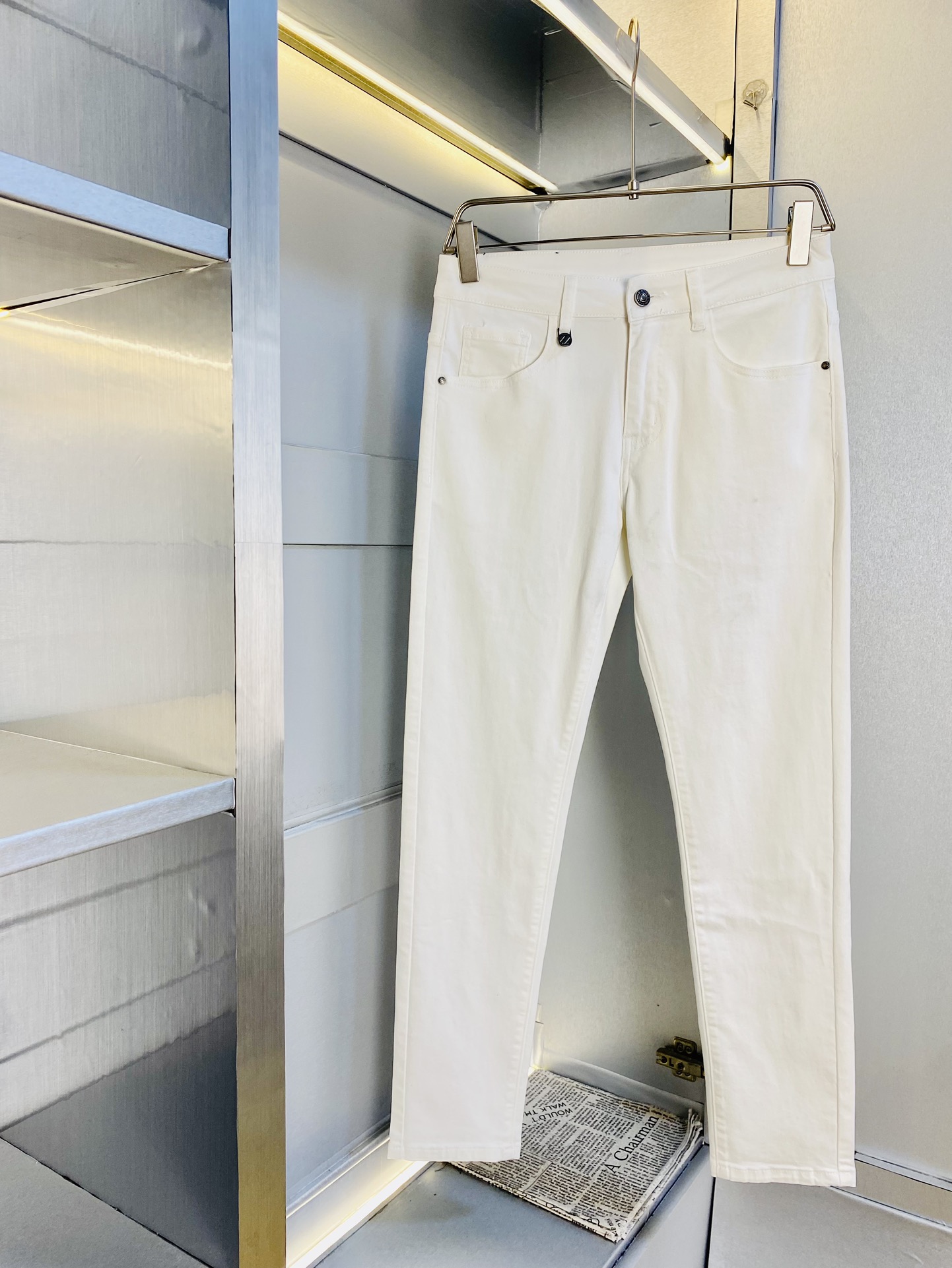 NO:513227,Original single-stock official website model, 200 kilograms of Zegna 2025 new style is available at the same time for sale in the counter, fashionable casual pants, straight white jeans, elastic jeans, imported original fabric, comfortable and breathable upper body, top craft hardware accessories. Very high-end, super straight style, fashionable and stylish upper body!  A must-have item in the closet!  Size 29-38 (no 35), zegna, jeans, alexander wang19860909原单货官网款 可穿200斤杰尼亚Zegna 2025 新款专柜同步有售,时尚休闲裤直筒白色牛仔裤弹力牛仔裤,进口原版面料,上身舒适透气,顶级工艺五金配饰.档次极高,版型超正,上身时尚有型！衣橱必备单品！尺码29-38（无35）,,zegna,jeans,alexander wang,Men's clothing