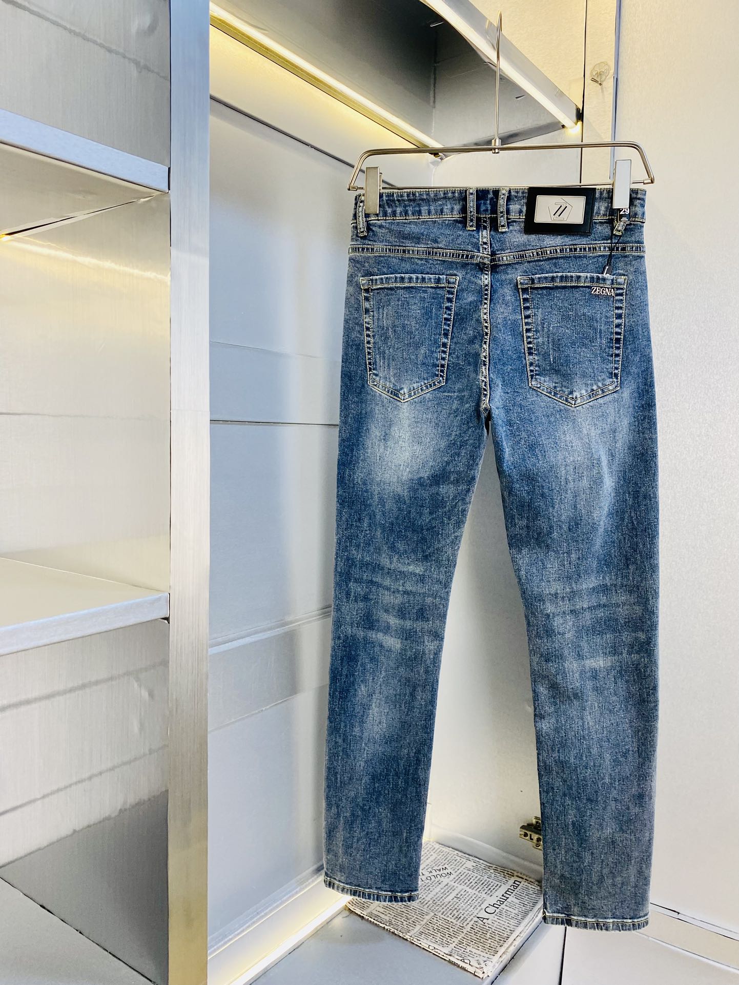 NO:450559,The original single-stock official website model can wear 200 kilograms Zegna 2025 new style is available at the same time for sale in the counter, fashionable casual pants, straight jeans, elastic jeans, imported original fabric, comfortable and breathable upper body, top craft hardware accessories. Very high-end, super straight style, fashionable and stylish upper body!  A must-have item in the closet!  Size 29-38 (no 35), zegna, jeans, alexander wang19860909原单货官网款 可穿200斤杰尼亚Zegna 2025 新款专柜同步有售,时尚休闲裤直筒牛仔裤弹力牛仔裤,进口原版面料,上身舒适透气,顶级工艺五金配饰.档次极高,版型超正,上身时尚有型！衣橱必备单品！尺码29-38（无35）,,zegna,jeans,alexander wang,Men's clothing