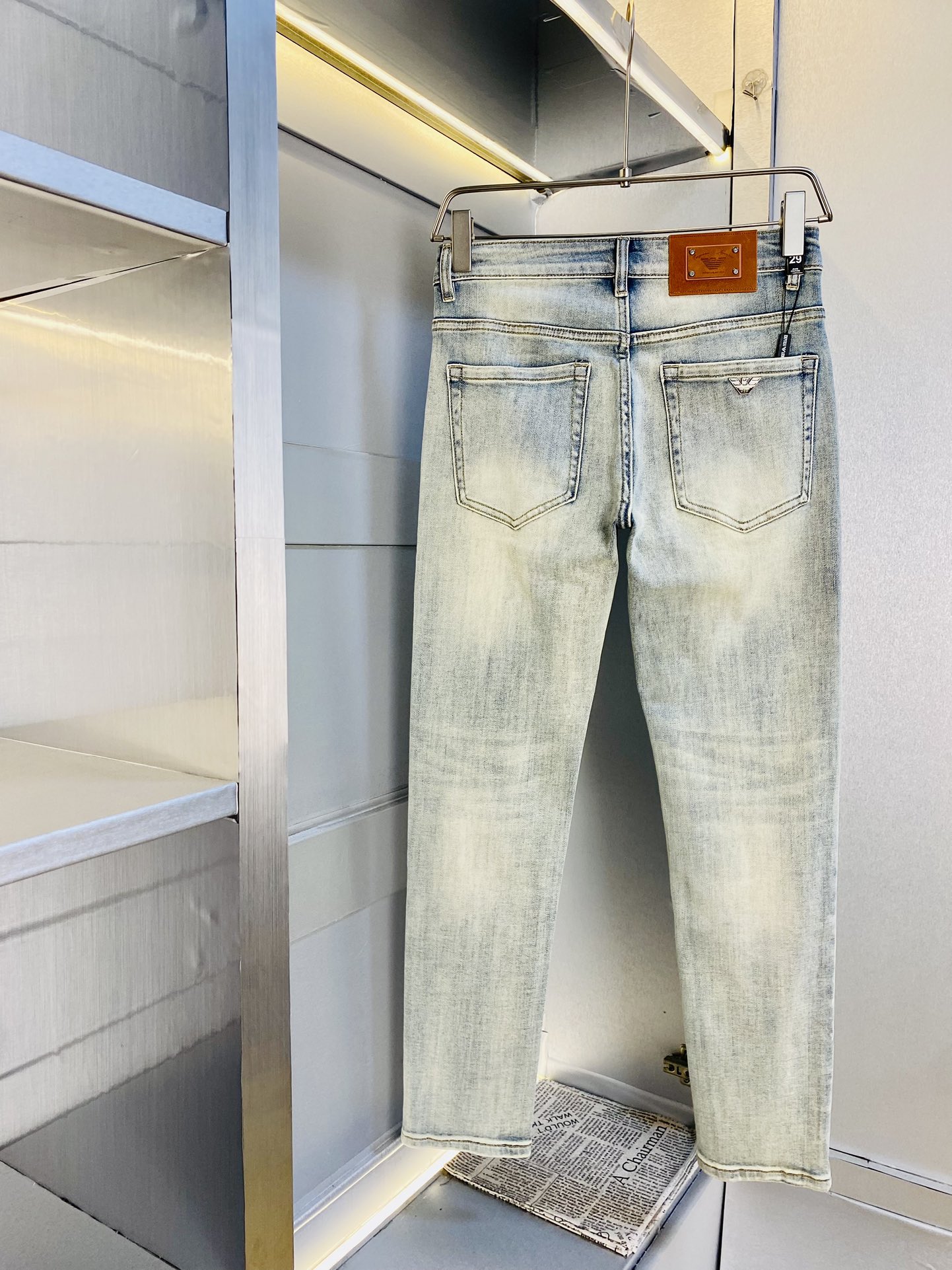 NO:513228,Original single-stock official website model can wear 200 kilograms Armani 2025 new style is available for sale at the same time in the counter, fashionable casual pants straight jeans stretch jeans, imported original fabric, comfortable and breathable upper body, top craft hardware accessories. Very high-end, super straight style, fashionable and stylish upper body!  A must-have item in the closet!  Size 29-38 (no 35), Armani, Armani, Jeans, Alexander wang19860909原单货官网款 可穿200斤阿玛尼Armani 2025 新款专柜同步有售,时尚休闲裤直筒牛仔裤弹力牛仔裤,进口原版面料,上身舒适透气,顶级工艺五金配饰.档次极高,版型超正,上身时尚有型！衣橱必备单品！尺码29-38（无35）,,armani,armani,jeans,alexander wang,Men's clothing