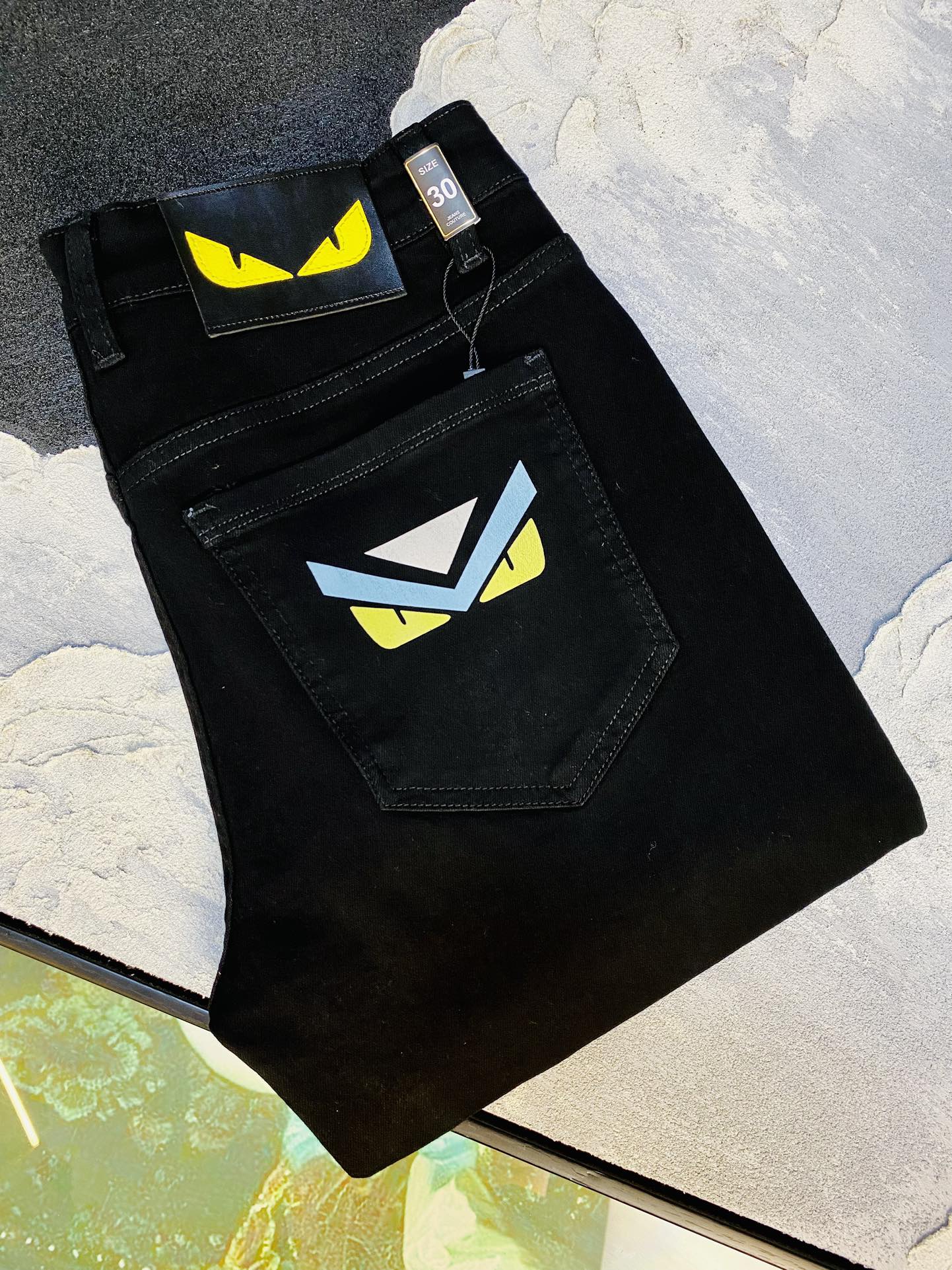 NO:513222,The original single-stock official website model can wear 200 kilograms Fendi 2025 new style is available at the same time for sale in the counter, fashionable casual pants, straight jeans, elastic jeans, imported original fabric, comfortable and breathable upper body, top craft hardware accessories. The grade is extremely high, the style is super straight, and the upper body is fashionable and stylish!  A must-have item in the closet!  Size 29-38 (no 35), fendi, fendi, jeans, alexander wang19860909原单货官网款 可穿200斤芬迪Fendi 2025 新款专柜同步有售,时尚休闲裤直筒牛仔裤弹力牛仔裤,进口原版面料,上身舒适透气,顶级工艺五金配饰.档次极高,版型超正,上身时尚有型！衣橱必备单品！尺码29-38（无35）,,fendi,fendi,jeans,alexander wang,Men's clothing