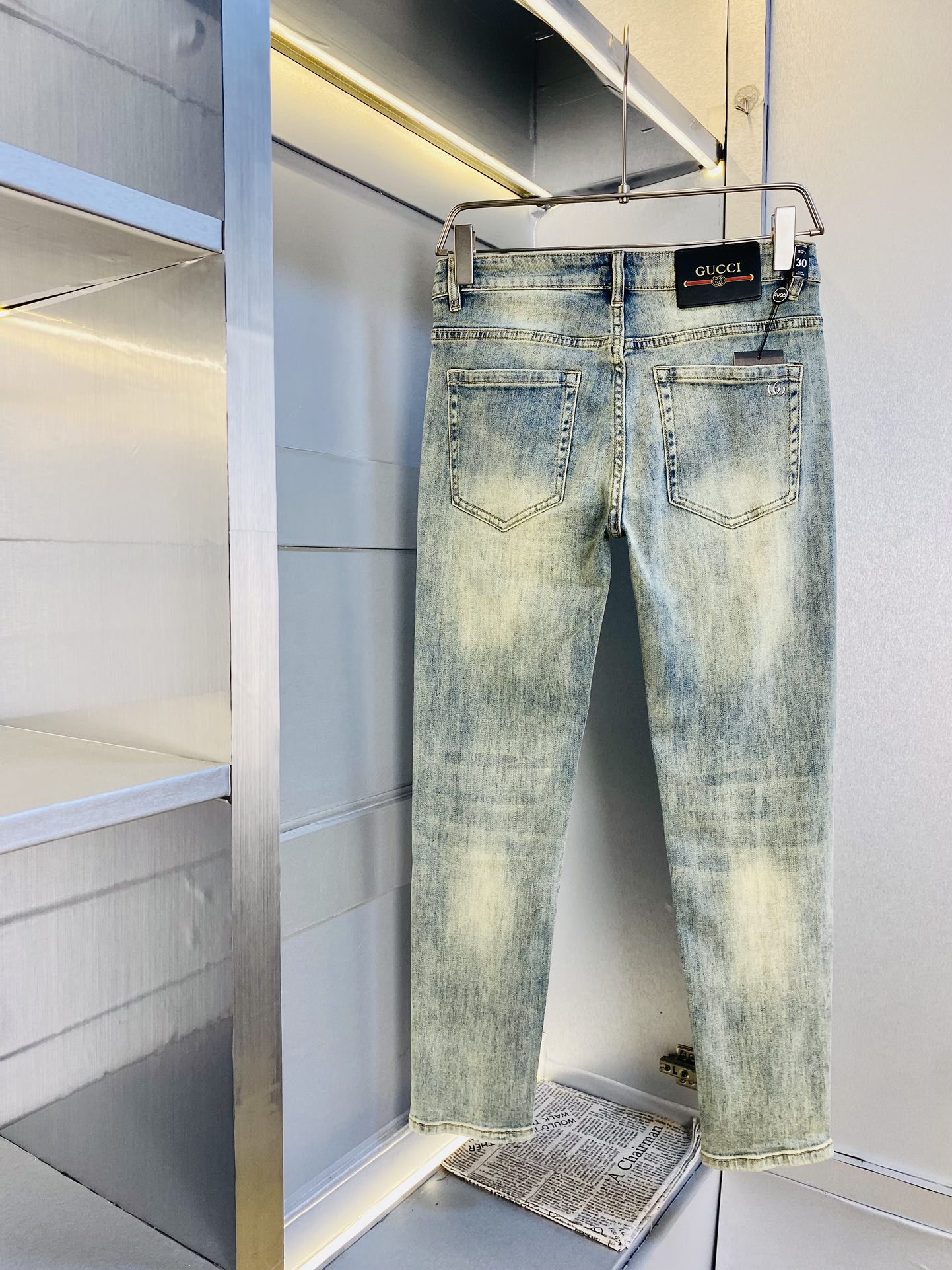 NO:513223,Original single-stock official website model can wear 200 kilograms Gucci 2025 new model is available at the same time for sale in the counter, fashionable casual pants, straight jeans, elastic jeans, imported original fabric, comfortable and breathable upper body, top craft hardware accessories. Very high-end, super straight style, fashionable and stylish upper body!  A must-have item in the closet!  Size 29-38 (no 35), gucci, jeans, alexander wang19860909原单货官网款 可穿200斤古奇Gucci 2025 新款专柜同步有售,时尚休闲裤直筒牛仔裤弹力牛仔裤,进口原版面料,上身舒适透气,顶级工艺五金配饰.档次极高,版型超正,上身时尚有型！衣橱必备单品！尺码29-38（无35）,,gucci,jeans,alexander wang,Men's clothing