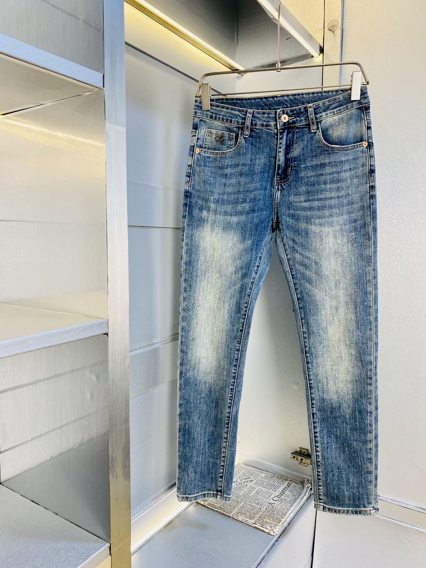 NO:450583,The original single-stock official website model can wear 200 kilograms of Louis Vuitton Lv 2025. The new counter is available at the same time. Fashionable casual pants, straight jeans, elastic jeans, imported original fabric, comfortable and breathable upper body, top craft hardware accessories. The grade is extremely high, the style is super positive, and the upper body is fashionable and stylish!  A must-have item in the closet!  Size 29-38 (no 35), louis vuitton,louis vuitton,jeans,alexander wang19860909原单货官网款 可穿200斤路易威登Lv 2025 新款专柜同步有售,时尚休闲裤直筒牛仔裤弹力牛仔裤,进口原版面料,上身舒适透气,顶级工艺五金配饰.档次极高,版型超正,上身时尚有型！衣橱必备单品！尺码29-38（无35）,,louis vuitton,louis vuitton,jeans,alexander wang,Men's clothing