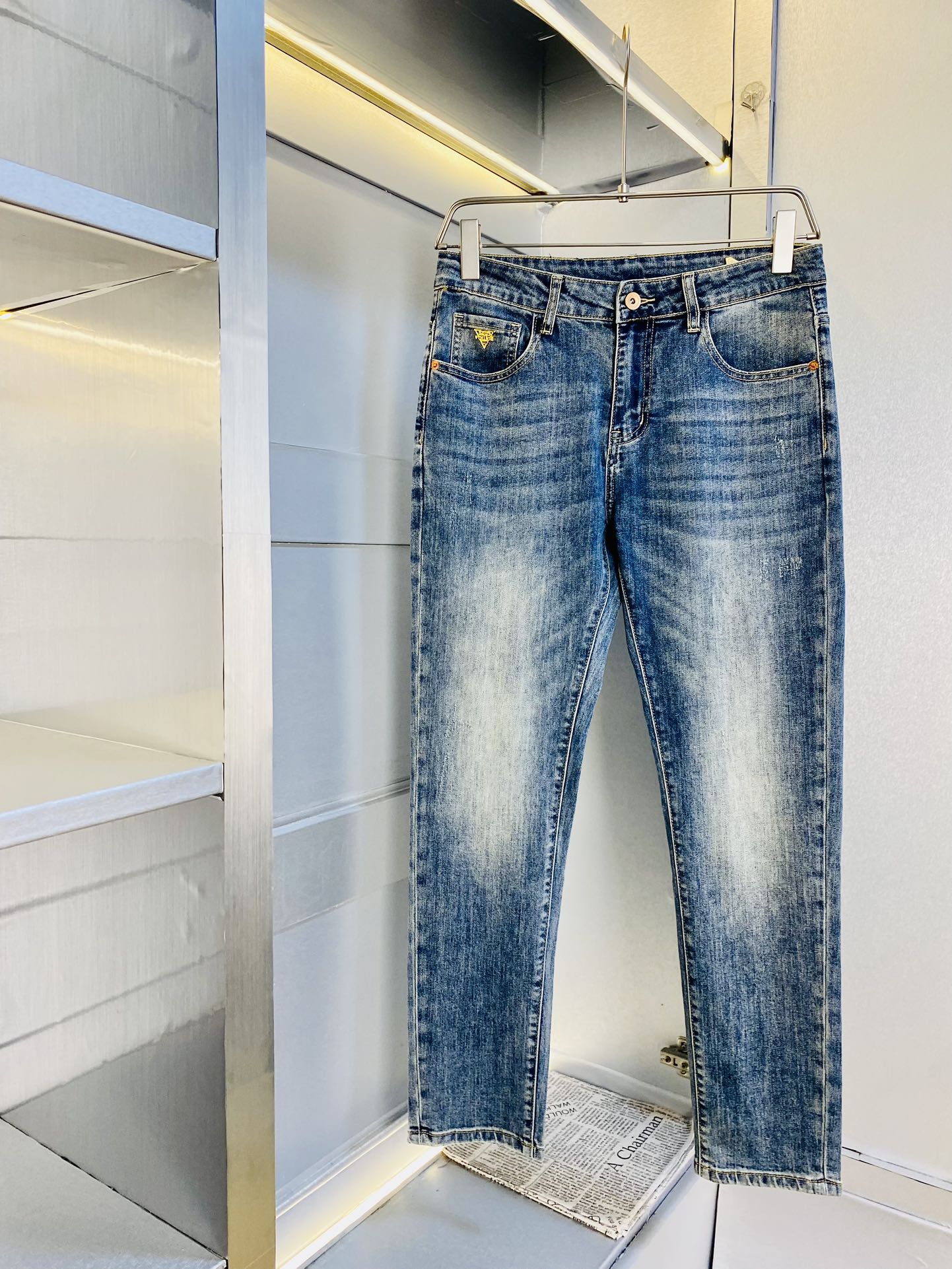 NO:513225,The original single-stock official website model can wear 200 kilograms of Louis Vuitton Lv 2025. The new counter is available at the same time. Fashionable casual pants, straight jeans, elastic jeans, imported original fabric, comfortable and breathable upper body, top craft hardware accessories. The grade is extremely high, the style is super positive, and the upper body is fashionable and stylish!  A must-have item in the closet!  Size 29-38 (no 35), louis vuitton,louis vuitton,jeans,alexander wang19860909原单货官网款 可穿200斤路易威登Lv 2025 新款专柜同步有售,时尚休闲裤直筒牛仔裤弹力牛仔裤,进口原版面料,上身舒适透气,顶级工艺五金配饰.档次极高,版型超正,上身时尚有型！衣橱必备单品！尺码29-38（无35）,,louis vuitton,louis vuitton,jeans,alexander wang,Men's clothing