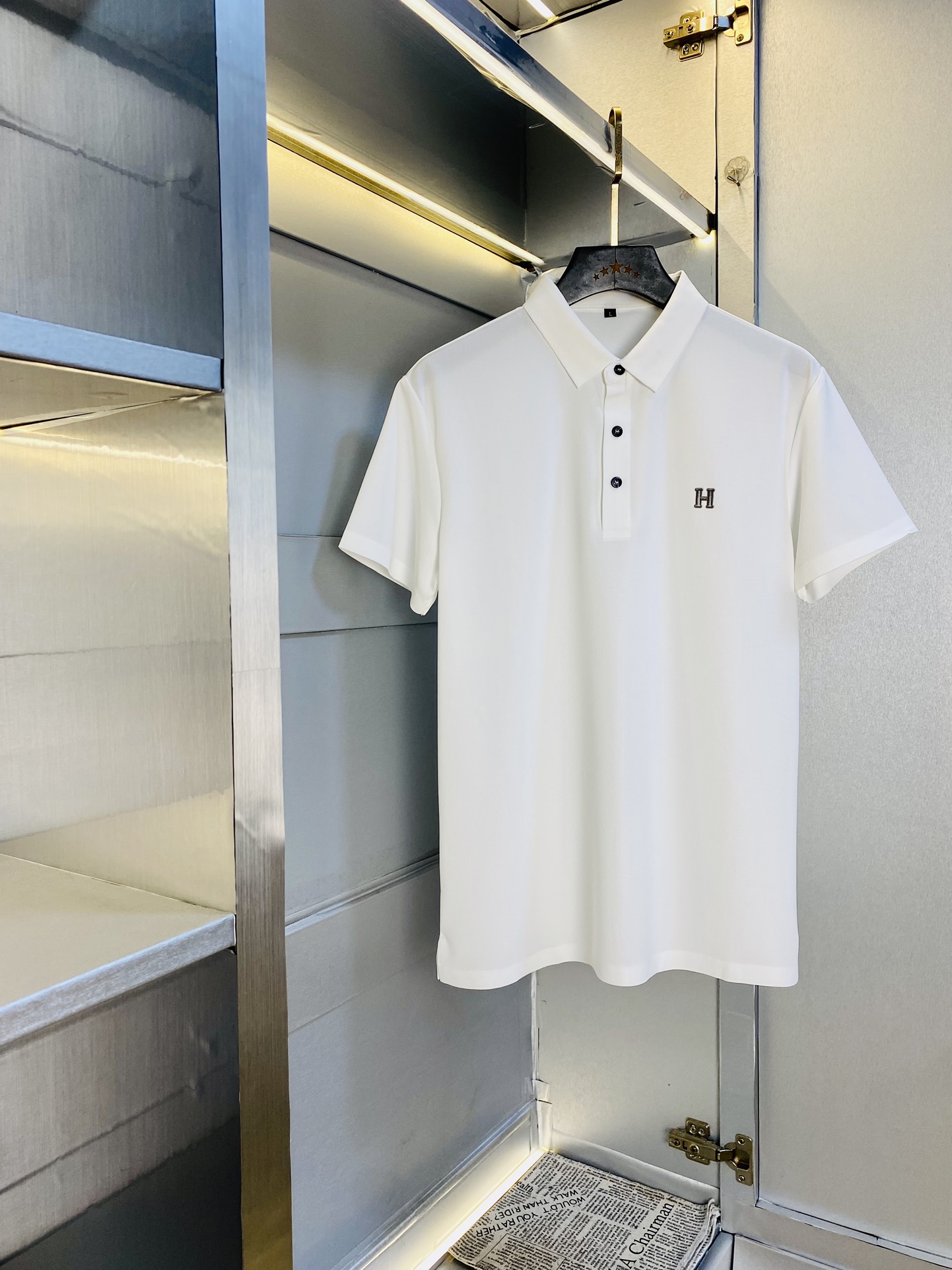 NO:161656,The gospel of fat man who can wear 210 kilograms Hermes Original single quality 2025 latest clothes Short-sleeved lapel short-sleeved Polo shirt Selected counter custom top-grade imported mercerized cotton fabrics All details are perfectly 1 to 1 replica of the workmanship restores the authenticity 100% original hardware High-end custom auxiliary materials Original factory original standard The upper body effect is excellent Number of codes M-4XL,,hermes,hermes,T-shirt,alexander wang19860909可穿210斤胖子福音 爱马仕Hermes 原单品质 2025最新款衣服 短袖翻领短袖Polo衫 精选专柜订制顶级朱地丝光棉进口面料 所有细节做工完美1比1复刻 还原正品百分百 原版五金 高端订制辅料 原厂原标 上身效果超赞 码数 M-4XL,,hermes,hermes,T-shirt,alexander wang,Men's clothing