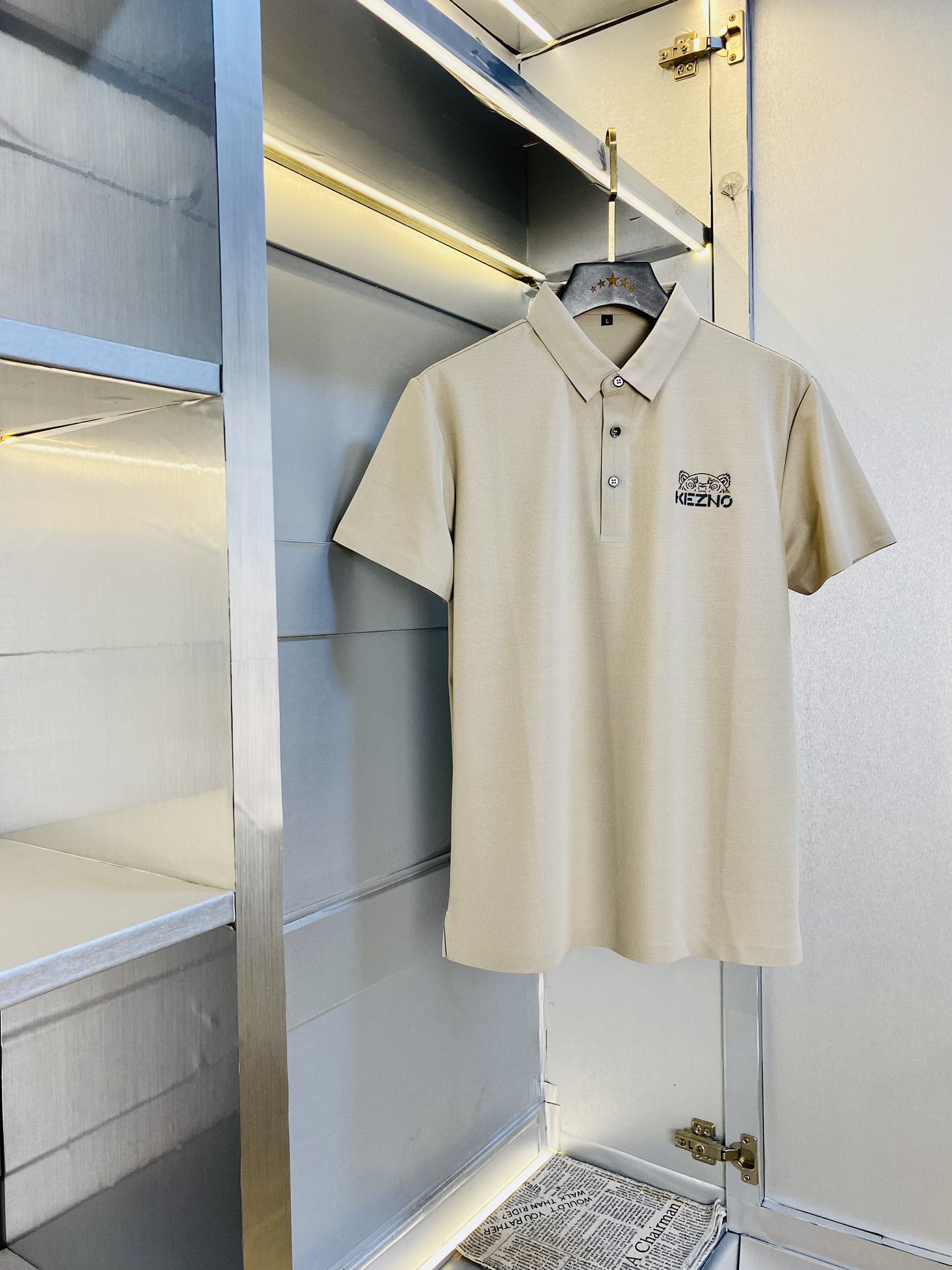 NO:161659,The gospel of fat man can wear 210 kilograms Tiger head Kenzo Original quality 2025 latest clothes Short-sleeved lapel short-sleeved Polo shirt Selected counter customized top-grade imported mercerized cotton fabrics All details are perfectly 1 to 1 replica of the workmanship restores the authenticity 100% original hardware High-end custom auxiliary materials Original factory original standard The upper body effect is excellent Number of codes M-4XL,,T-shirt,alexander wang19860909可穿210斤胖子福音 老虎头Kenzo 原单品质 2025最新款衣服 短袖翻领短袖Polo衫 精选专柜订制顶级朱地丝光棉进口面料 所有细节做工完美1比1复刻 还原正品百分百 原版五金 高端订制辅料 原厂原标 上身效果超赞 码数 M-4XL,,T-shirt,alexander wang,Men's clothing