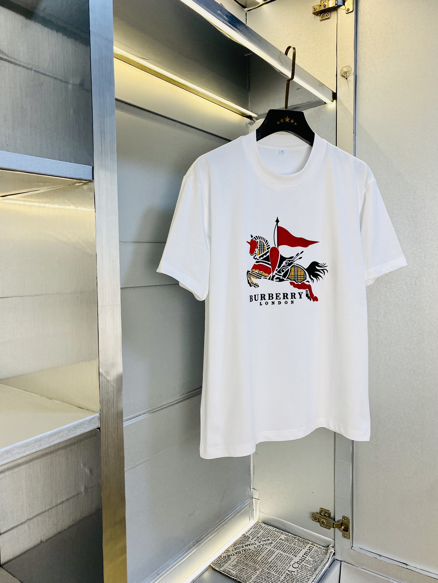 NO:420776,Wearing 230 pounds, Fatty Gospel, Couple suit Burberry, Original quality, Latest style, Men's short-sleeved T-shirt, Selected counter custom-made top mercerized cotton imported fabric, All details are perfectly 1 to 1 replica, Restore the authenticity 100% original hardware, high-end customized auxiliary materials, original factory original standard, the upper body effect is excellent!  M-4XL (175/130 catties M), burberry, burberry, T-shirt, tees, t-shirt, alexander wang19860909穿230斤 胖子福音 情侣装巴宝莉Burberry 原单品质 最新款 男装短袖T恤 精选专柜订制顶级丝光棉进口面料 所有细节做工完美1比1复刻 还原正品百分百 原版五金 高端订制辅料 原厂原标 上身效果超赞！码数偏大M-4XL(175/130斤穿M),,burberry,burberry,T-shirt,tees，t-shirt,alexander wang,Men's clothing