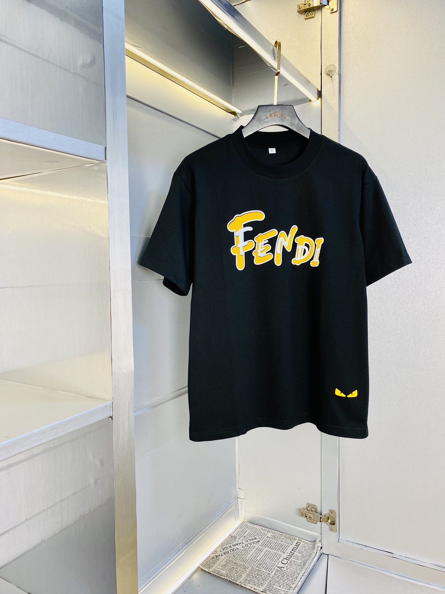 NO:142783,Wear 230 pounds, gospel of fat man, couple outfit Fendi original single quality, latest 2025 men's short-sleeved T-shirt, selected counter customized top mercerized cotton imported fabric, all details are perfectly 1 to 1 replica, restore the authentic 100% original hardware, high-end customized auxiliary materials, original factory original standard, excellent upper body effect!  M-4XL (175/130 catties M), fendi, fendi, T-shirt, tees, t-shirt, alexander wang19860909穿230斤 胖子福音 情侣装芬迪Fendi 原单品质 2025最新款 男装短袖T恤 精选专柜订制顶级丝光棉进口面料 所有细节做工完美1比1复刻 还原正品百分百 原版五金 高端订制辅料 原厂原标 上身效果超赞！码数偏大M-4XL(175/130斤穿M),,fendi,fendi,T-shirt,tees，t-shirt,alexander wang,Men's clothing