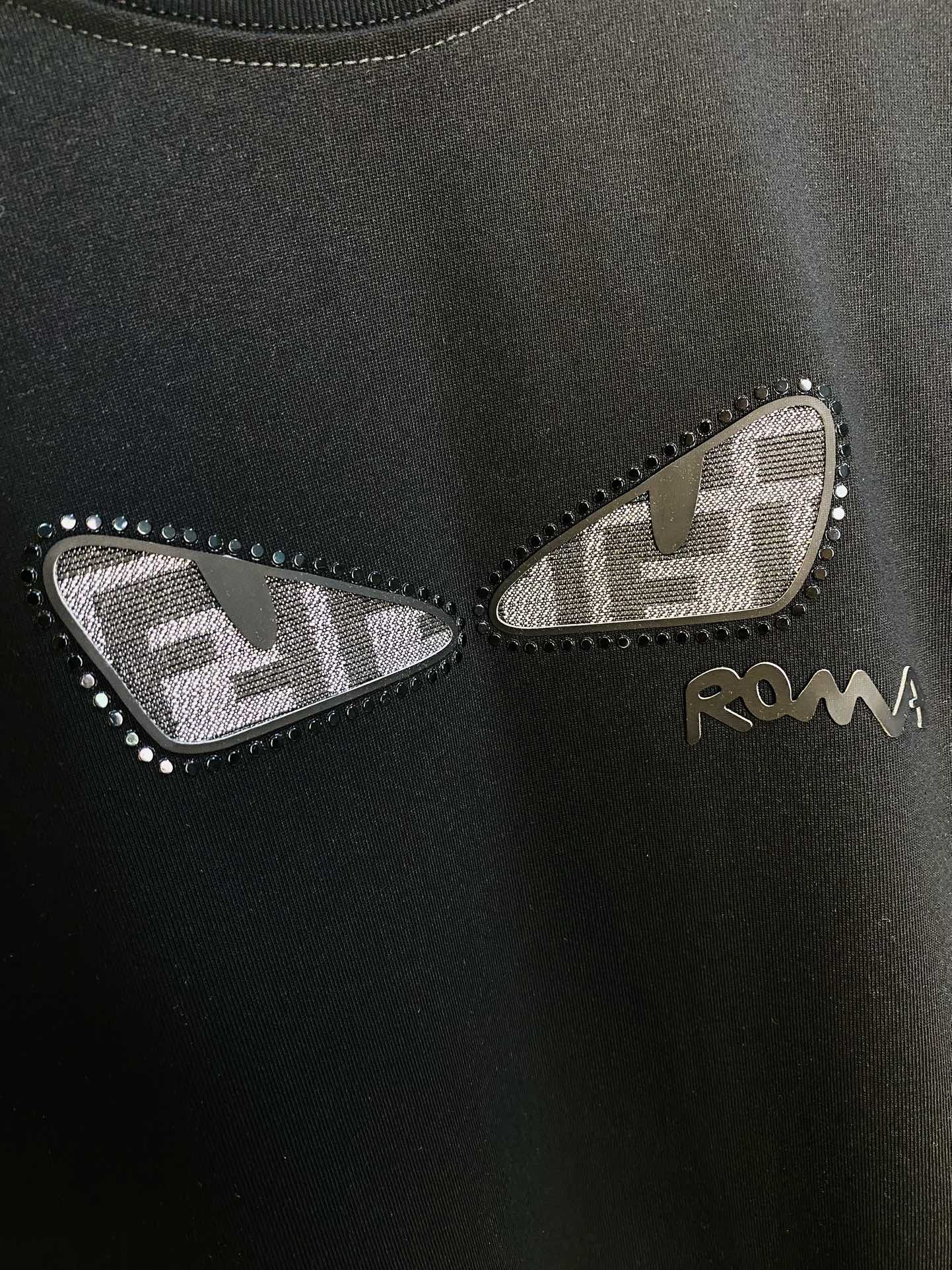 P250 🔥穿230斤 胖子福音 情侣装💞芬迪Fendi 原单品质 2025最新款 男装短袖T恤 精选专柜订制顶级🐥丝光棉🐥进口面料 所有细节做工完美1比1复刻 还原正品百分百 原版五金 高端订制辅料 原厂原标 上身效果超赞！码数偏大：M-4XL(175/130斤穿M)